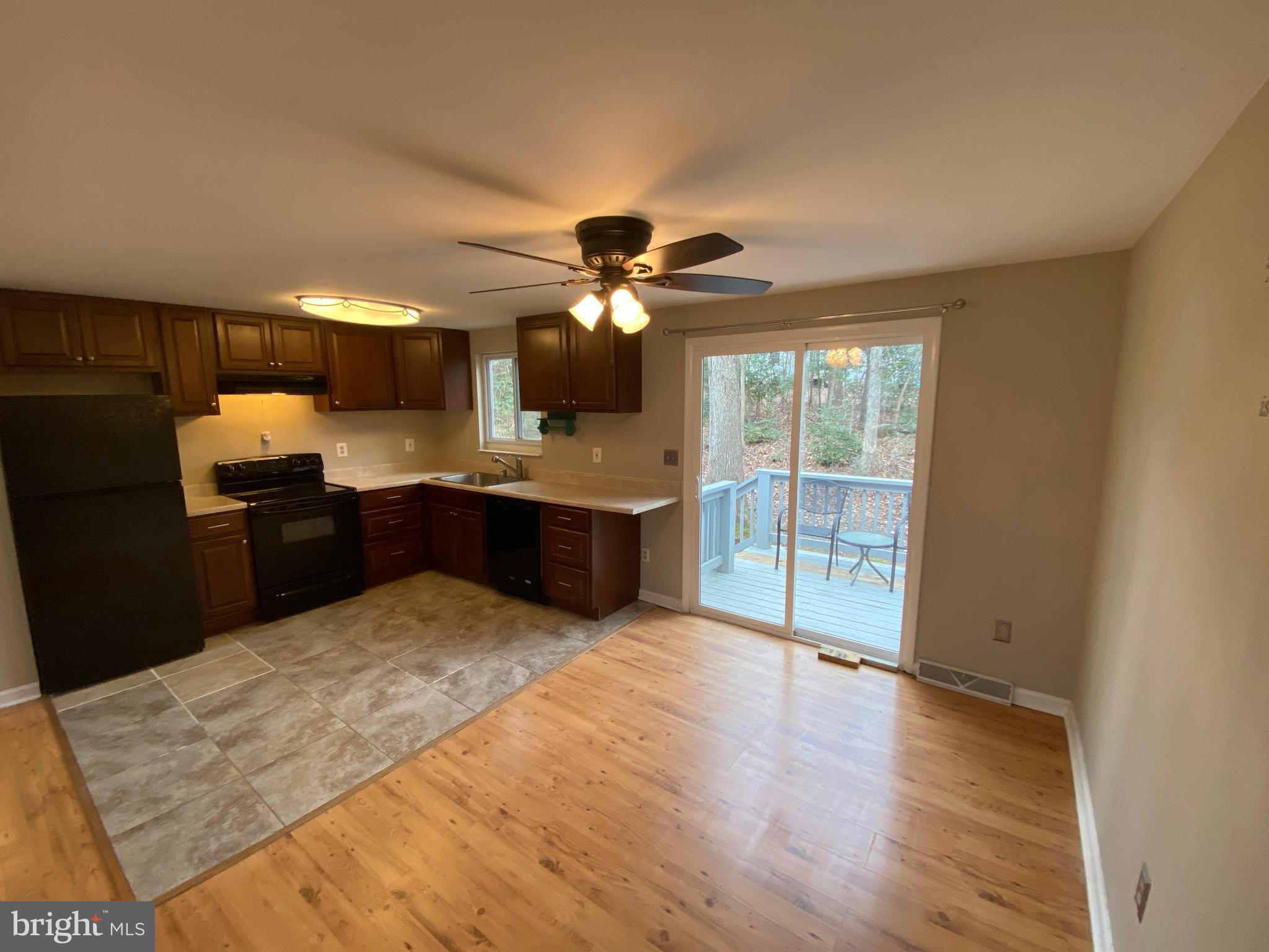 LAKE LAND - Residential Lease