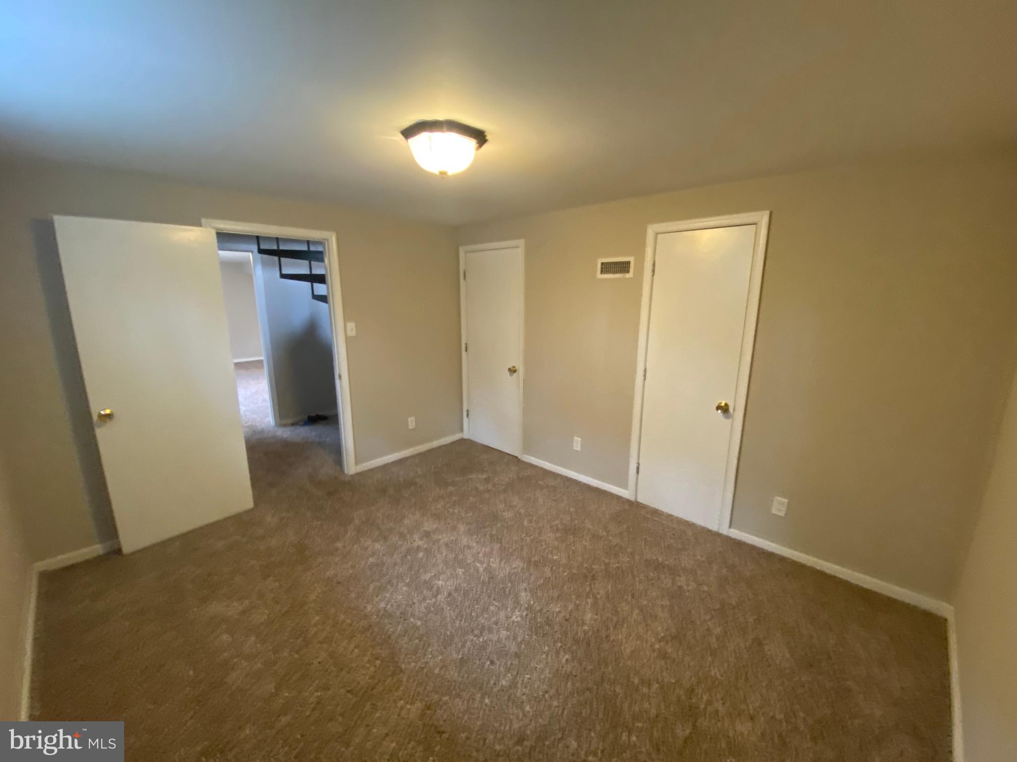 LAKE LAND - Residential Lease