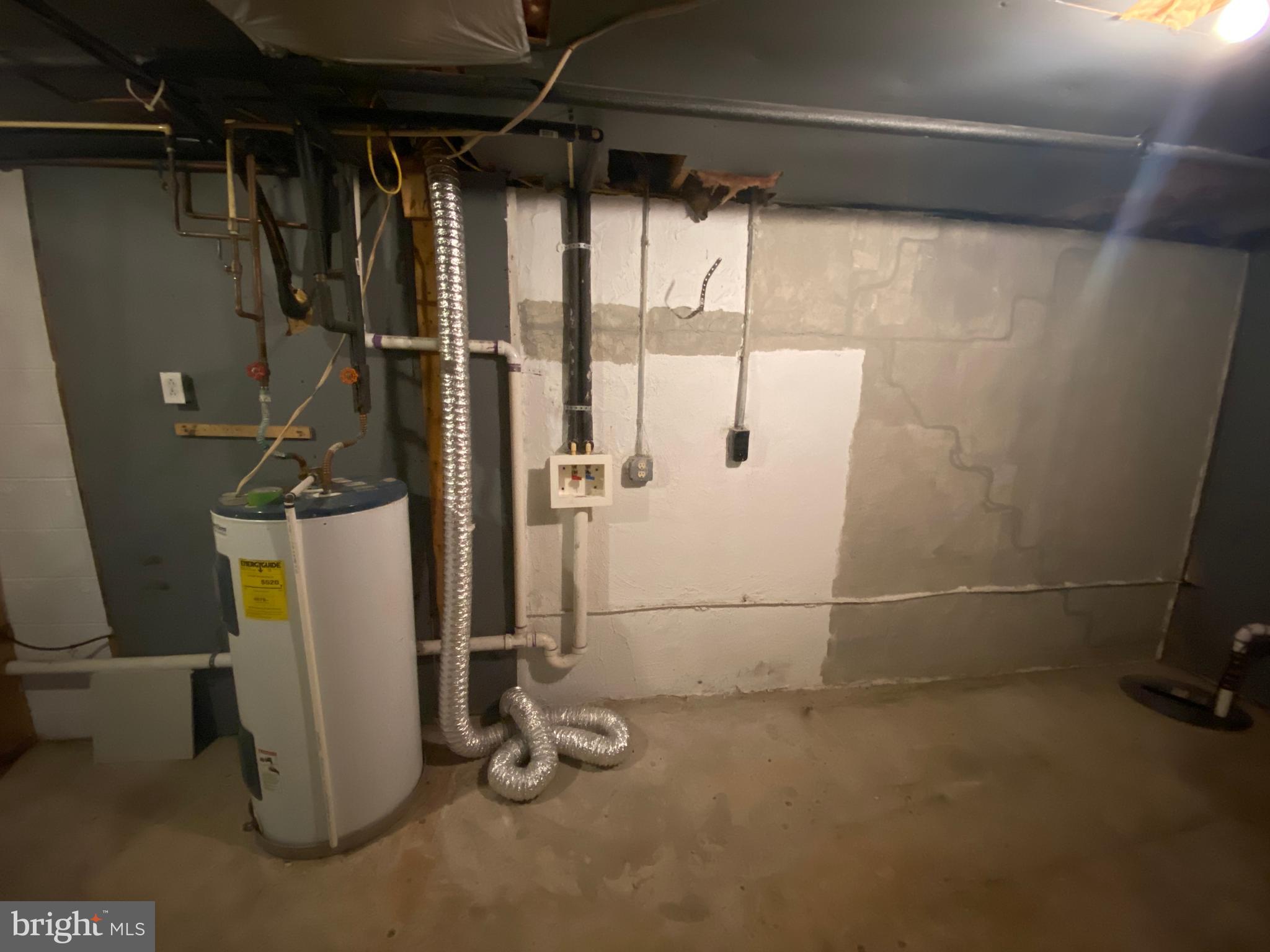 LAKE LAND - Residential Lease