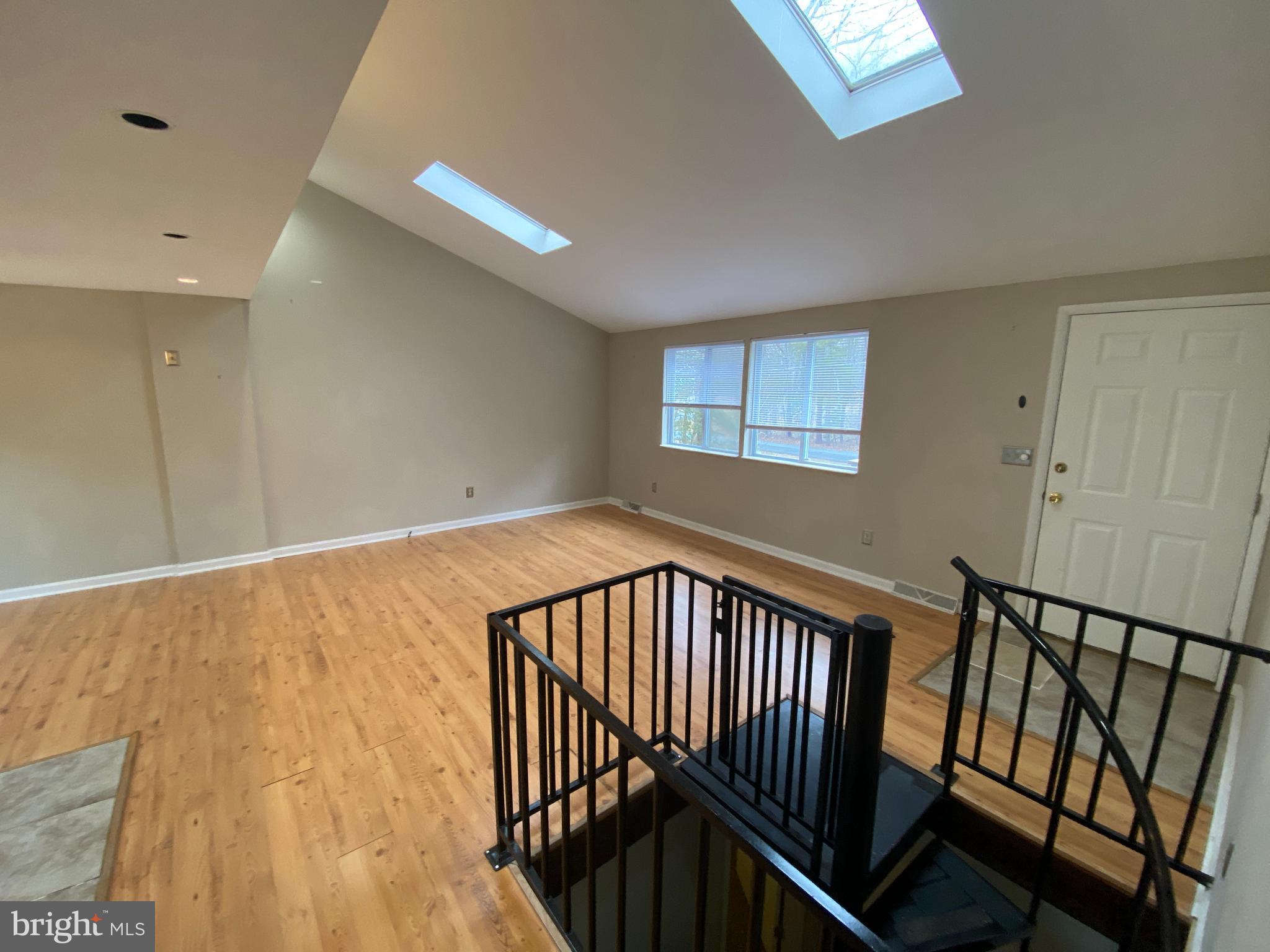 LAKE LAND - Residential Lease