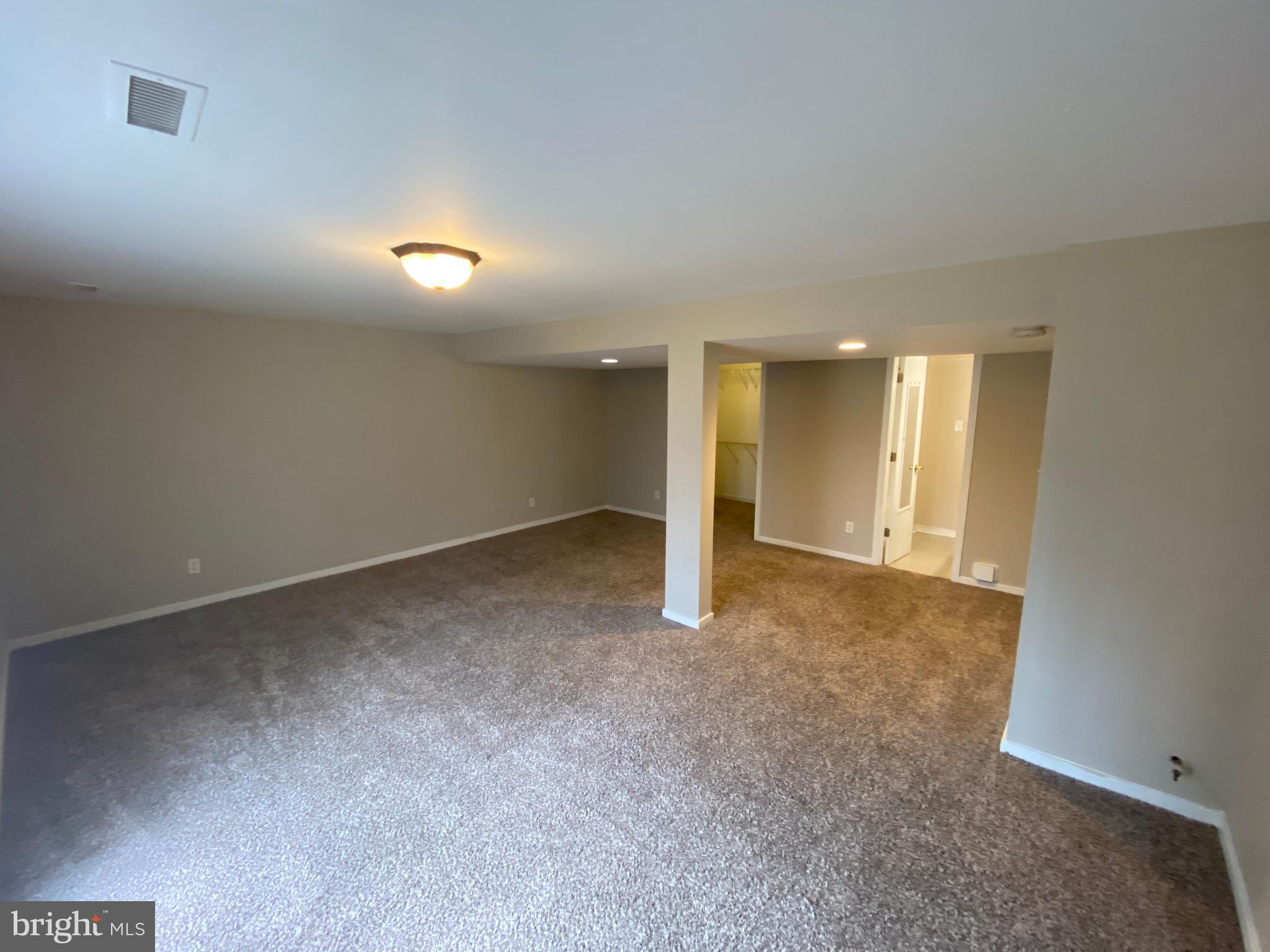 LAKE LAND - Residential Lease