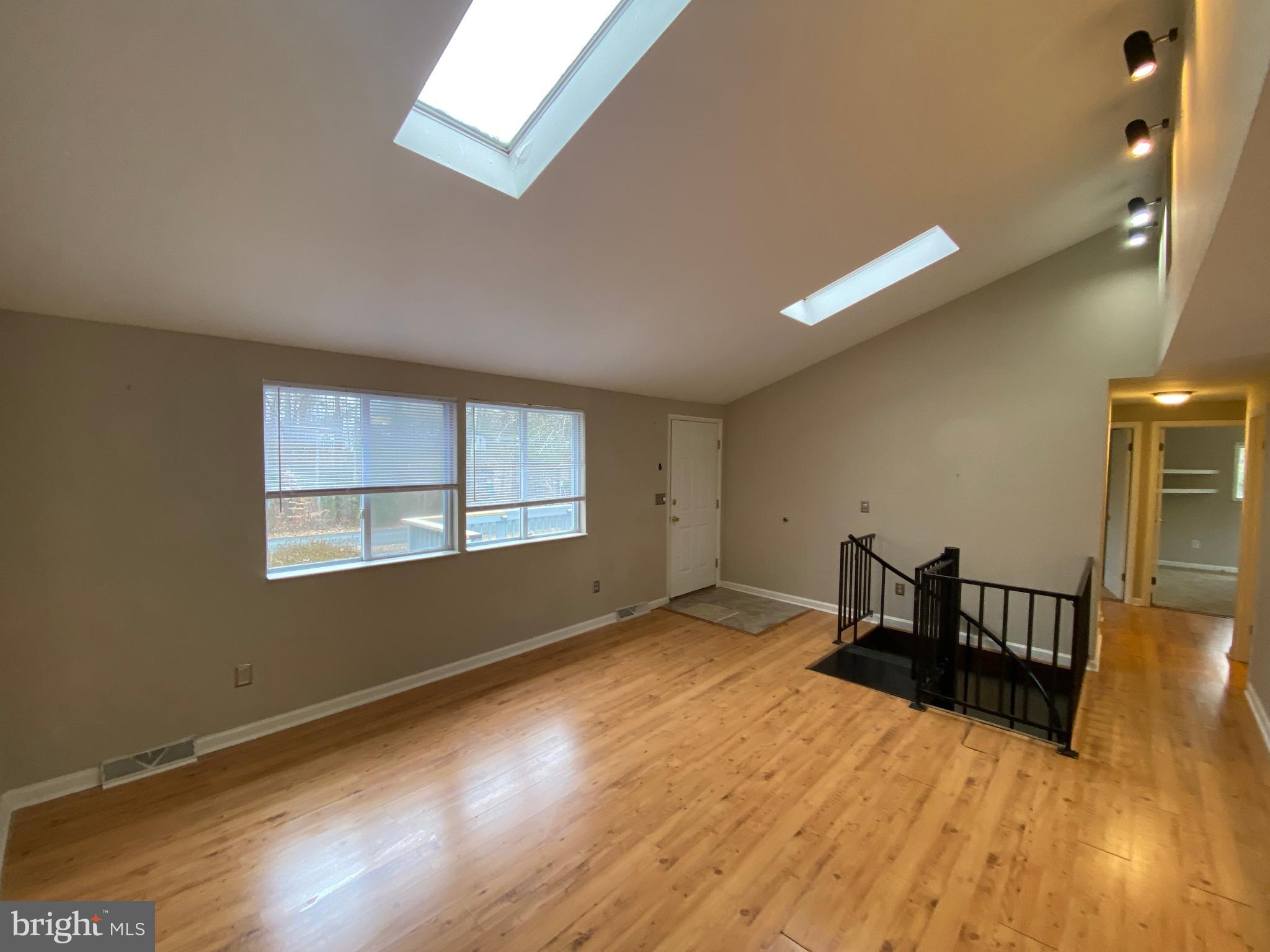 LAKE LAND - Residential Lease