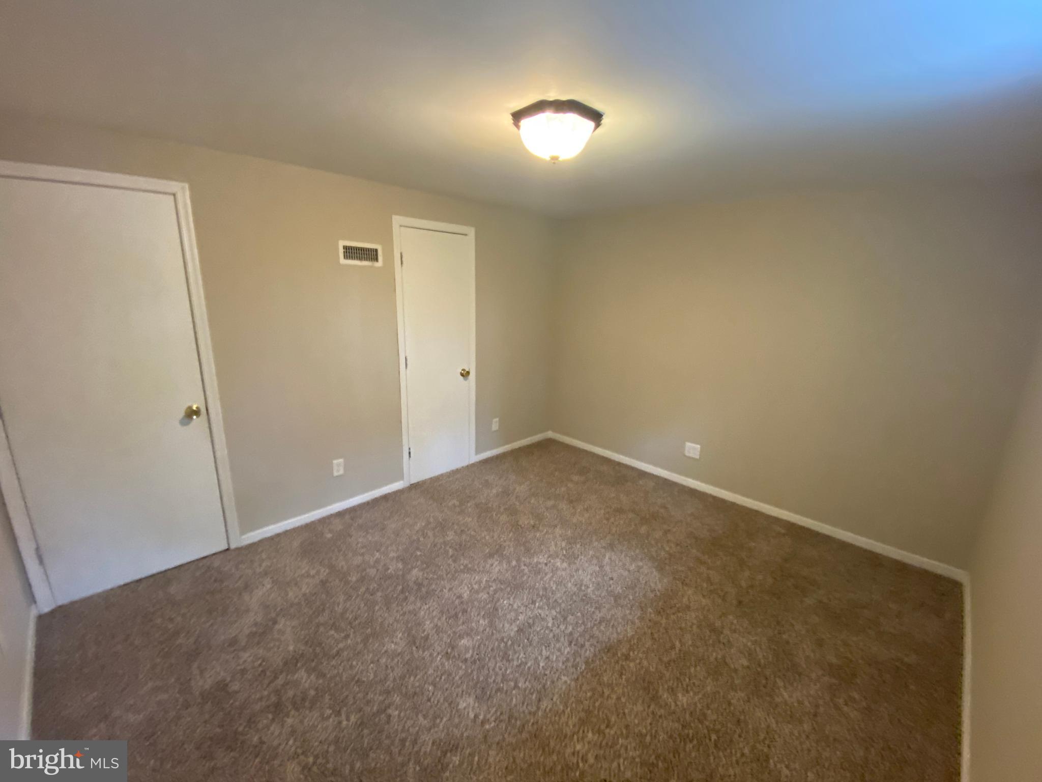 LAKE LAND - Residential Lease