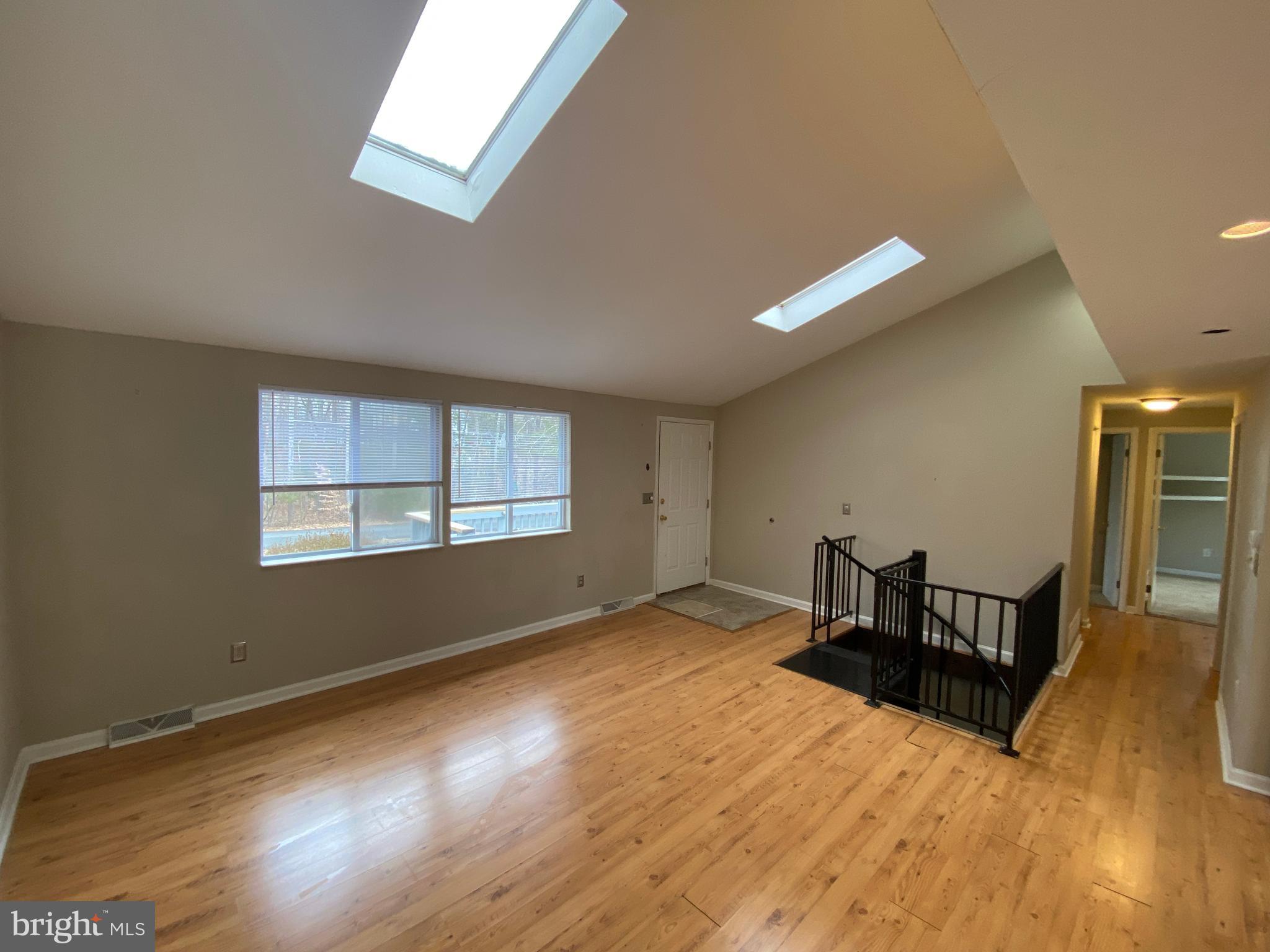 LAKE LAND - Residential Lease