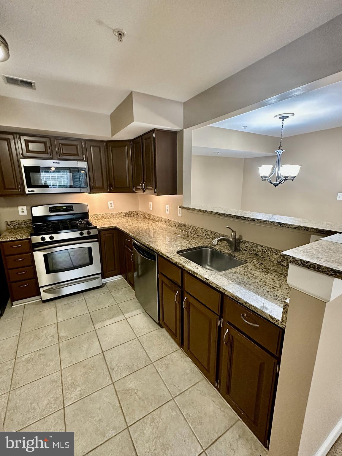 FAIRFIELD HOUSE - Residential Lease