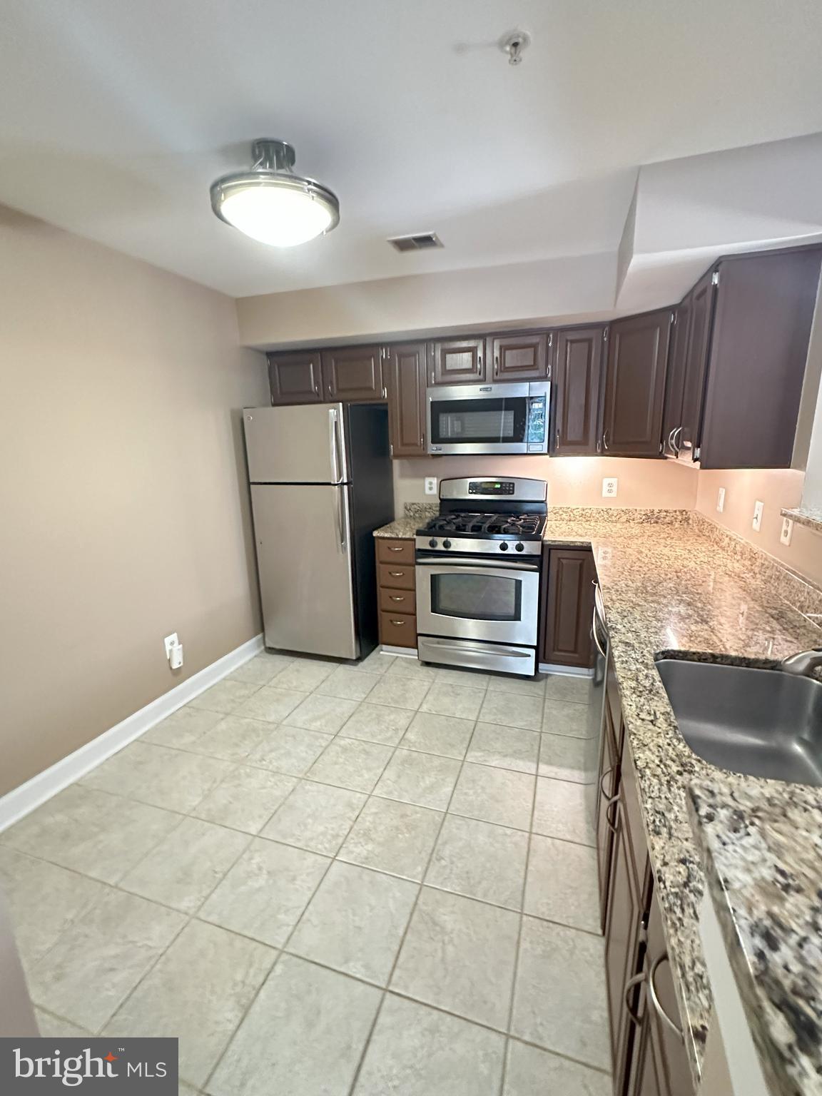 FAIRFIELD HOUSE - Residential Lease