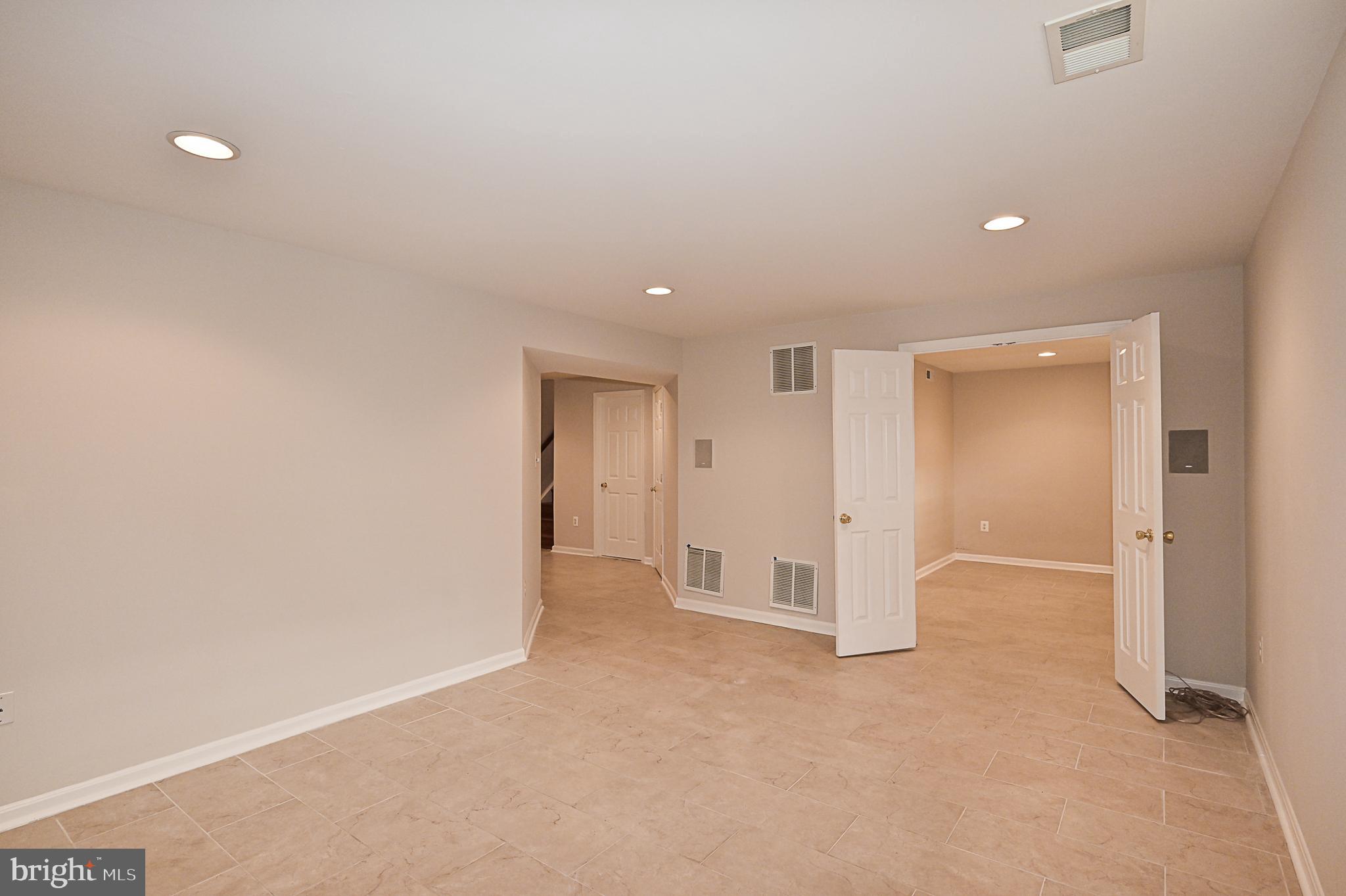 COURTS OF LAUREL CREST - Residential