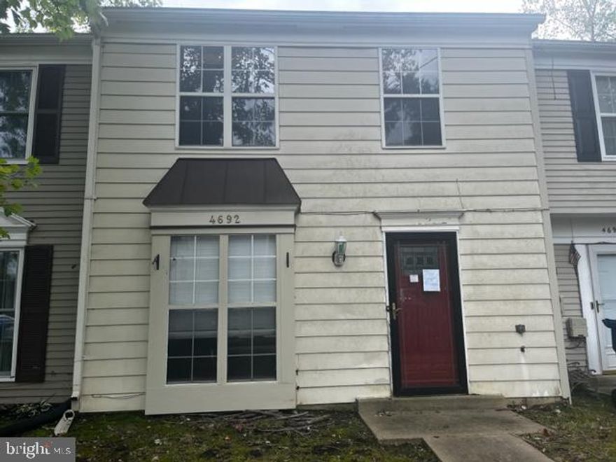 This 2-level townhouse offers 1,160 sqft of space to work with, providing a blank slate for your creative vision. With 3 bedrooms and 1.5 baths, it's ideal for a family home or rental property. This property needs some repairs, making it perfect for investors with cash or access to rehab loans. Unlock the hidden potential of this townhouse and turn it into the home of your dreams or investment property. The possibilities are endless, and the choice is yours. Don't miss the opportunity to make this house your forever home.