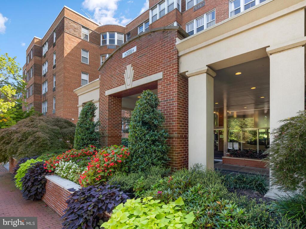 2500 Q STREET NW 318/218