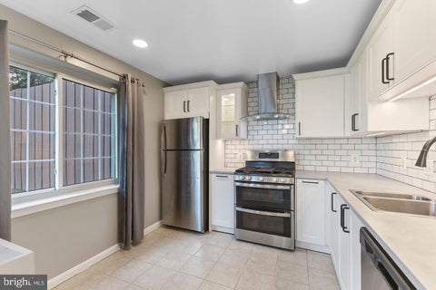 Condo For Sale - 8244 Catbird Circle #101<br/> LORTON, VA 22079