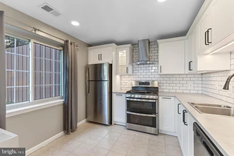 8244 Catbird Circle Unit 101, Lorton, VA MLS: VAFX2345202