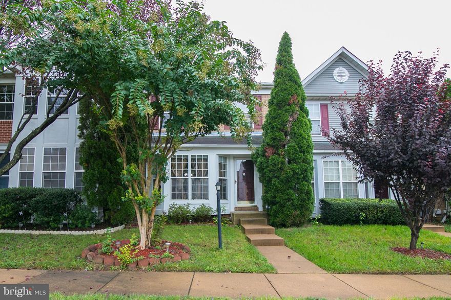 Great three level townhome.  This home features three finshed levels 3bedrooms 3 full bathes.  Large kitchen w/Stainless steel appliances, SGD to large deck and fully fenced rear yard.  Fully finished W/O basement with gas fireplace and a full bath.  This home is close to major comuter routes and Northern VA military bases.  The community features tot lots and a community pool.