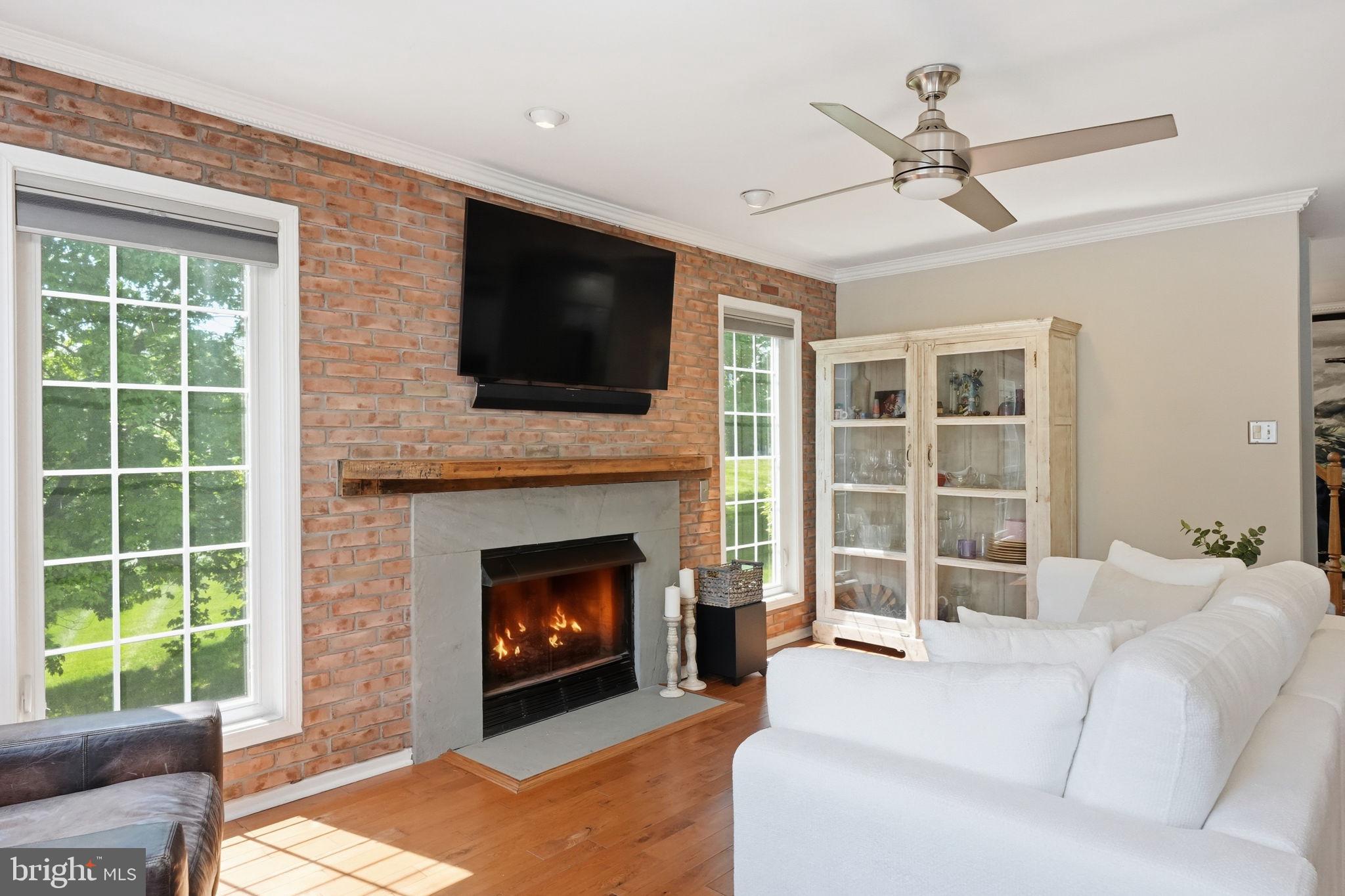 PONDS EDGE - Residential