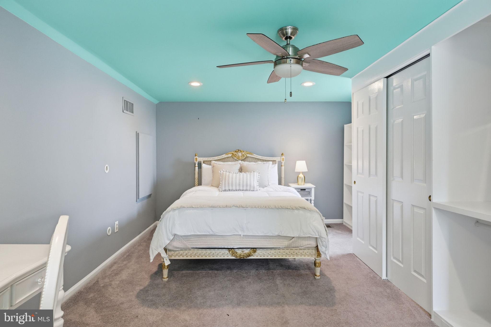 PONDS EDGE - Residential