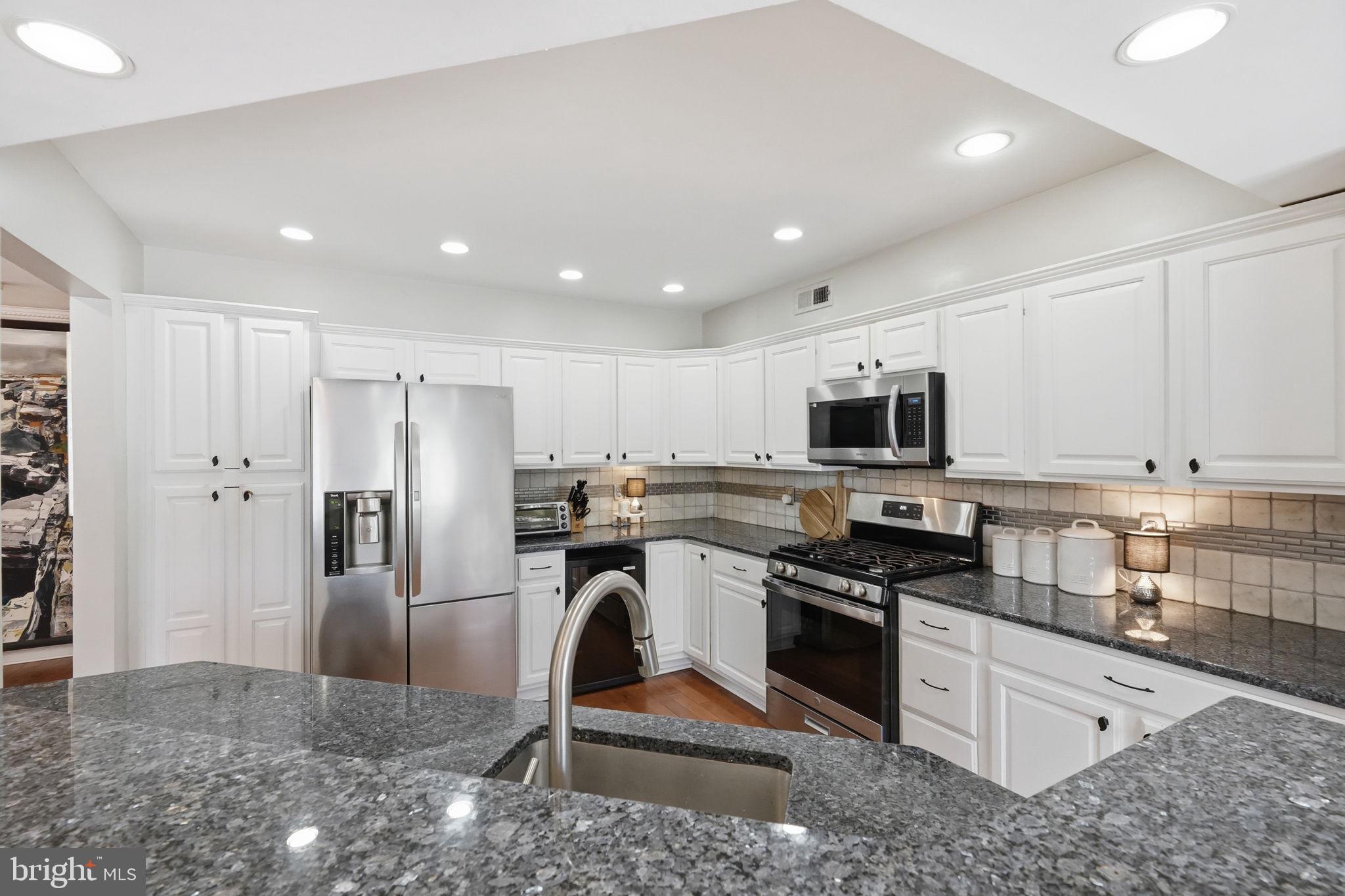 PONDS EDGE - Residential