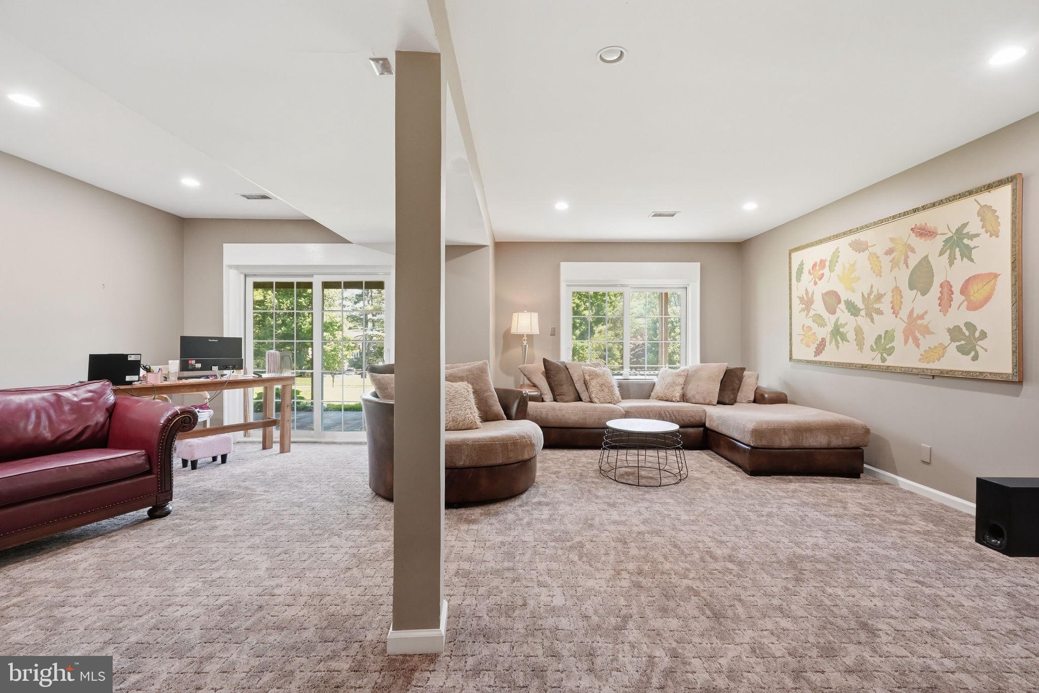 PONDS EDGE - Residential