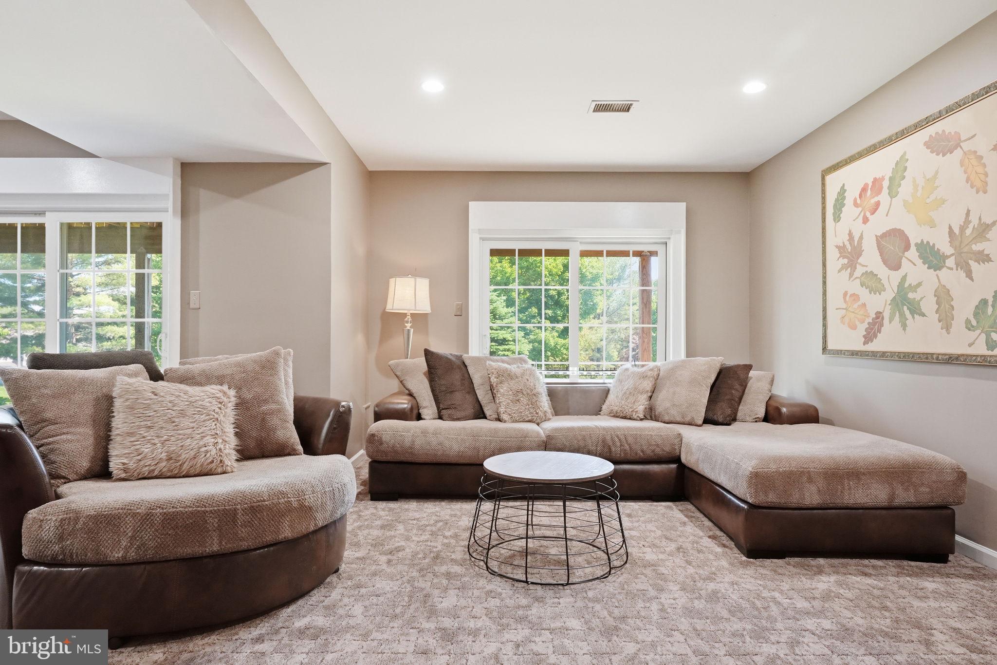 PONDS EDGE - Residential