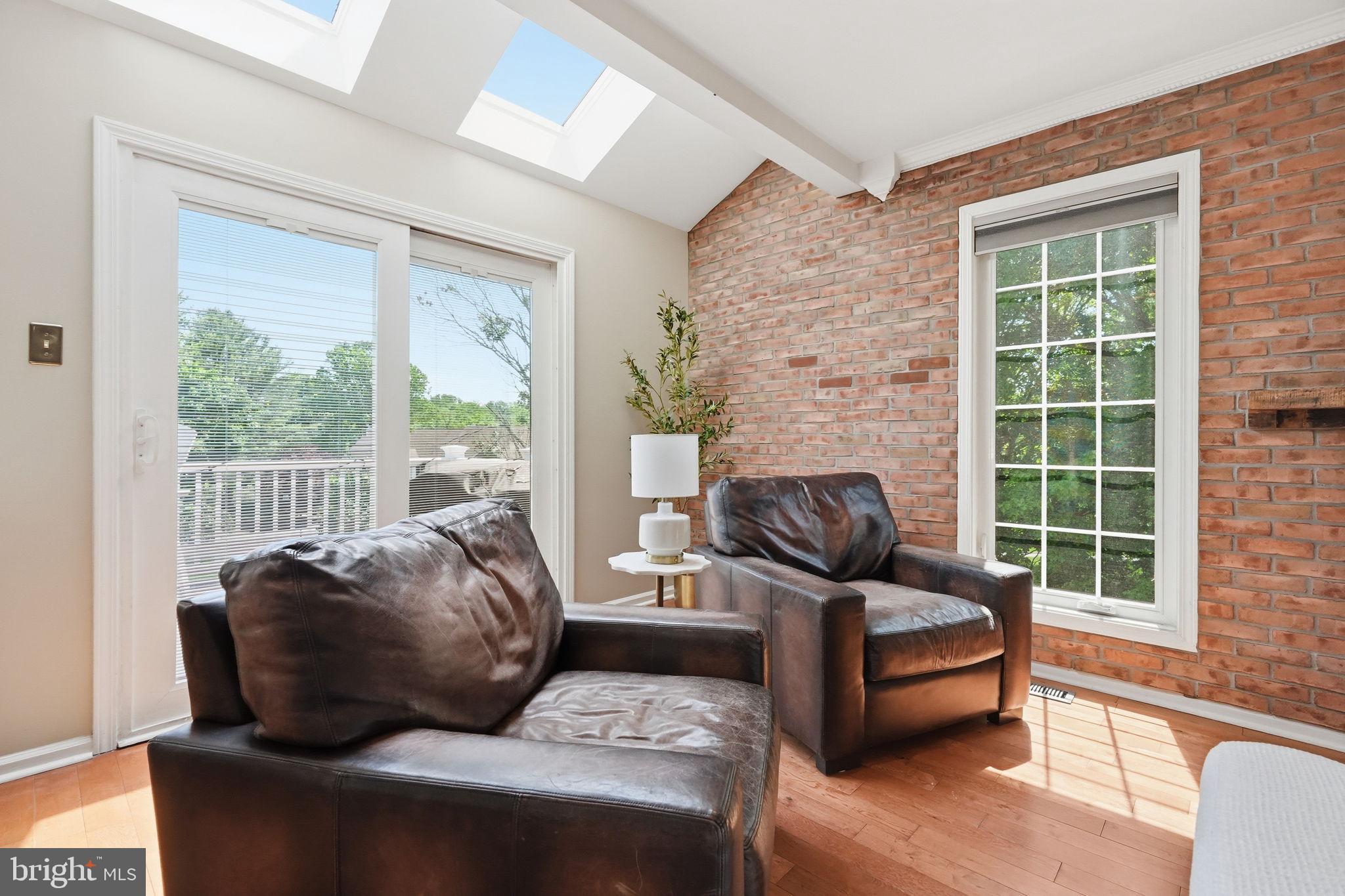 PONDS EDGE - Residential