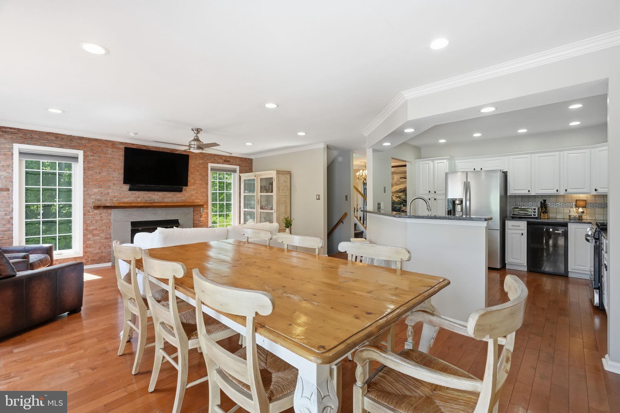 PONDS EDGE - Residential