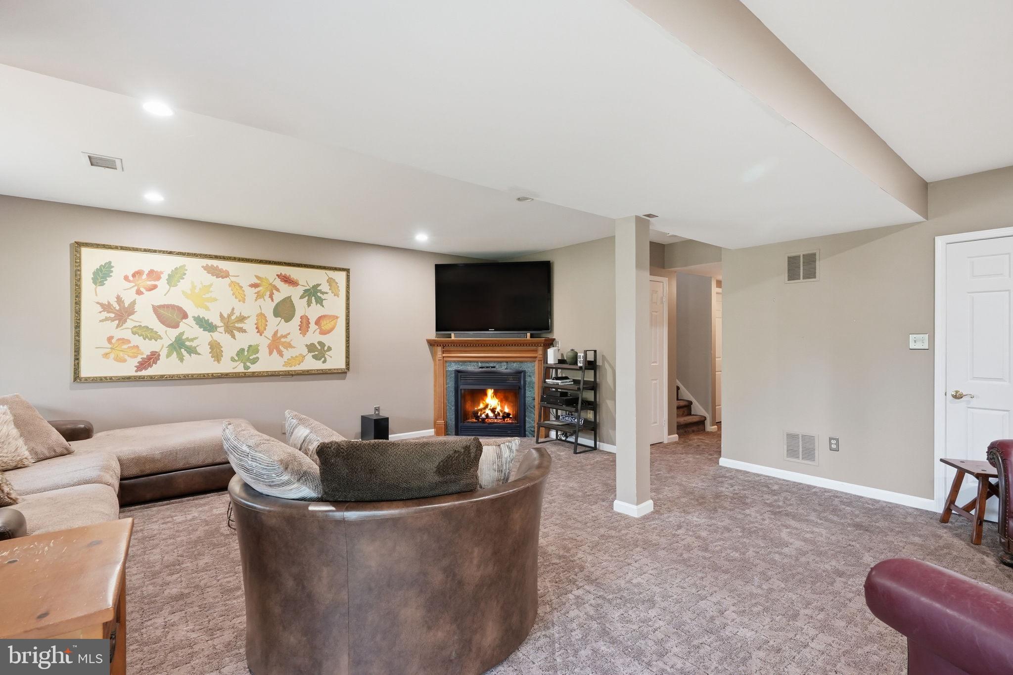 PONDS EDGE - Residential