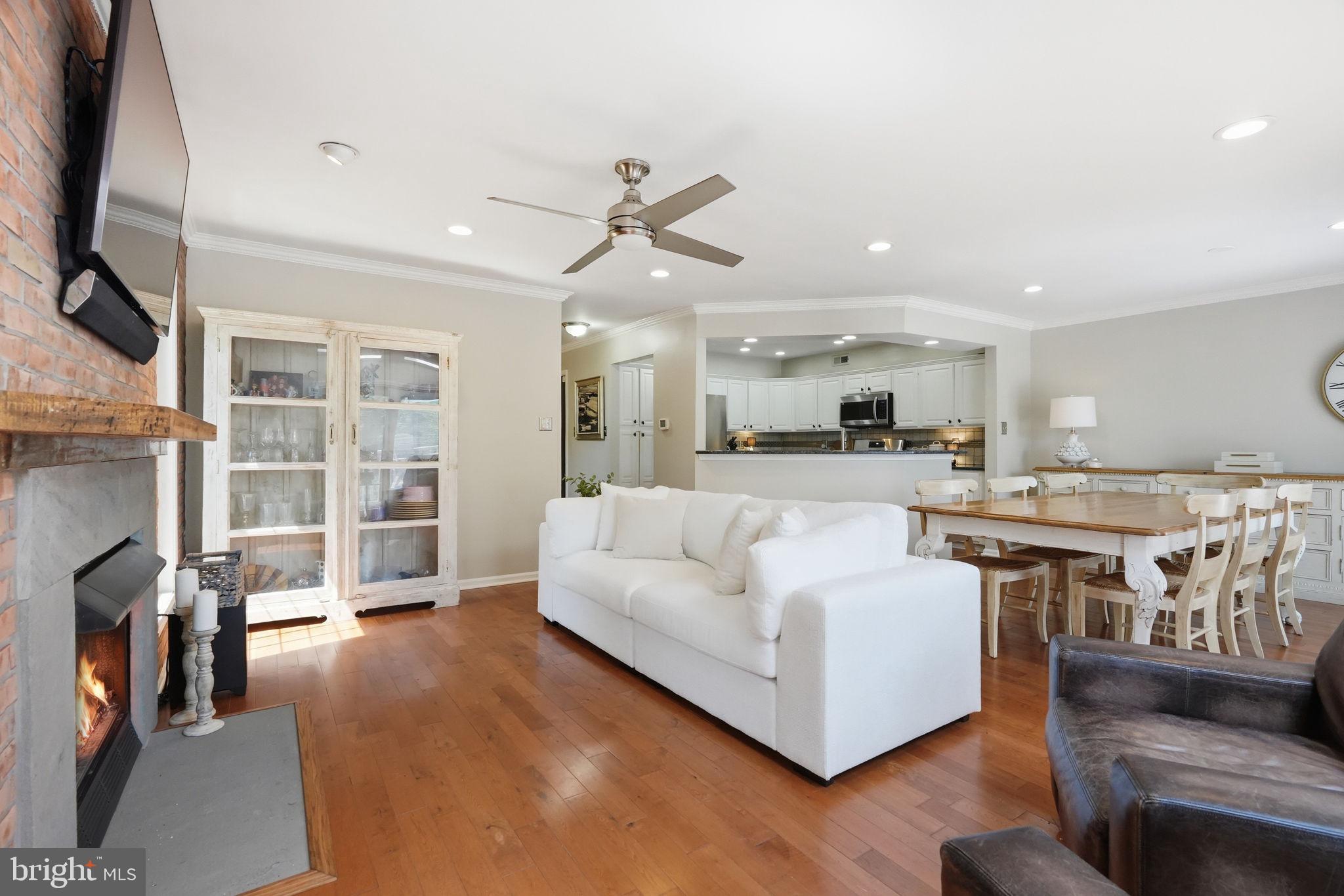 PONDS EDGE - Residential
