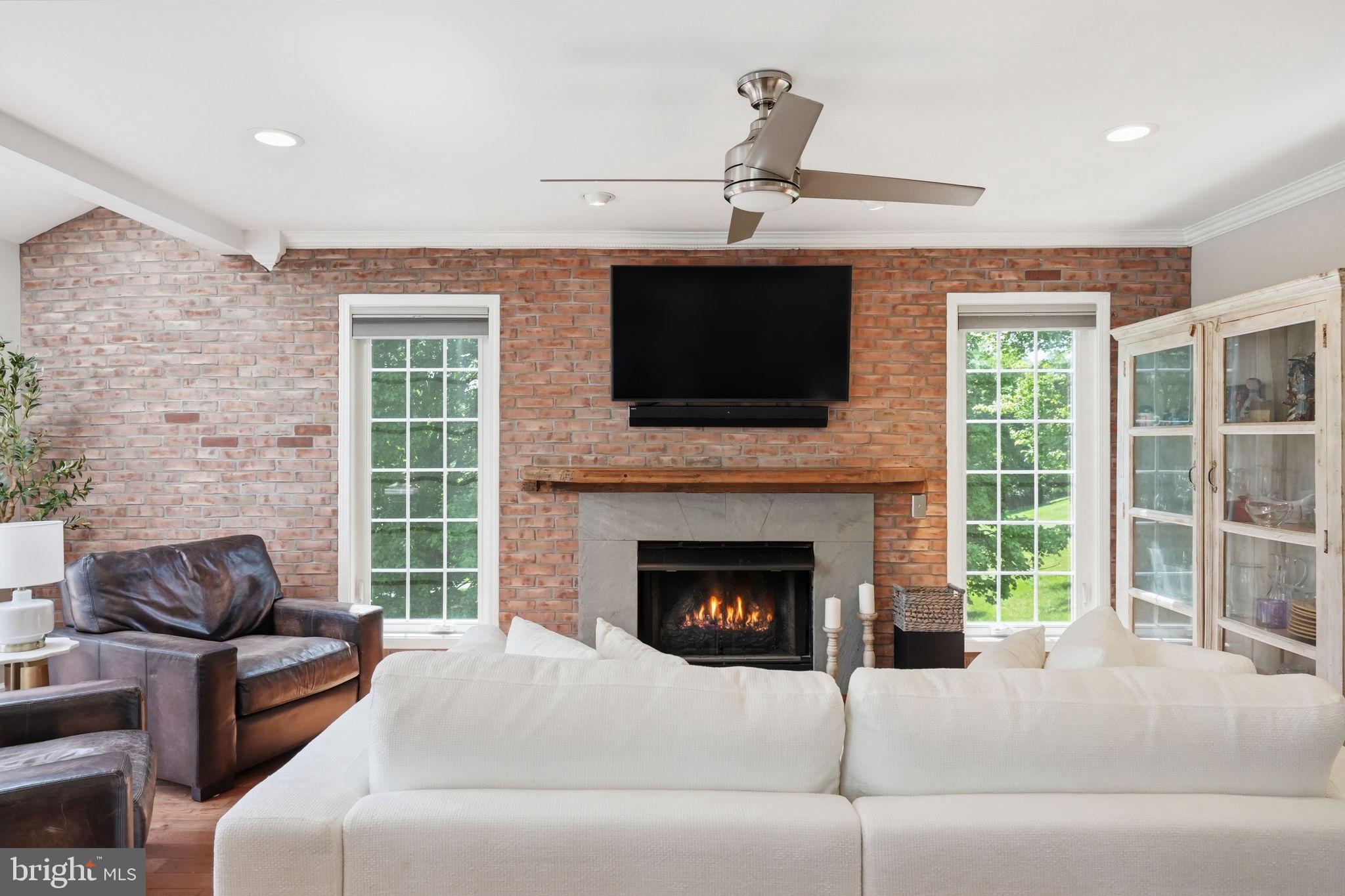 PONDS EDGE - Residential