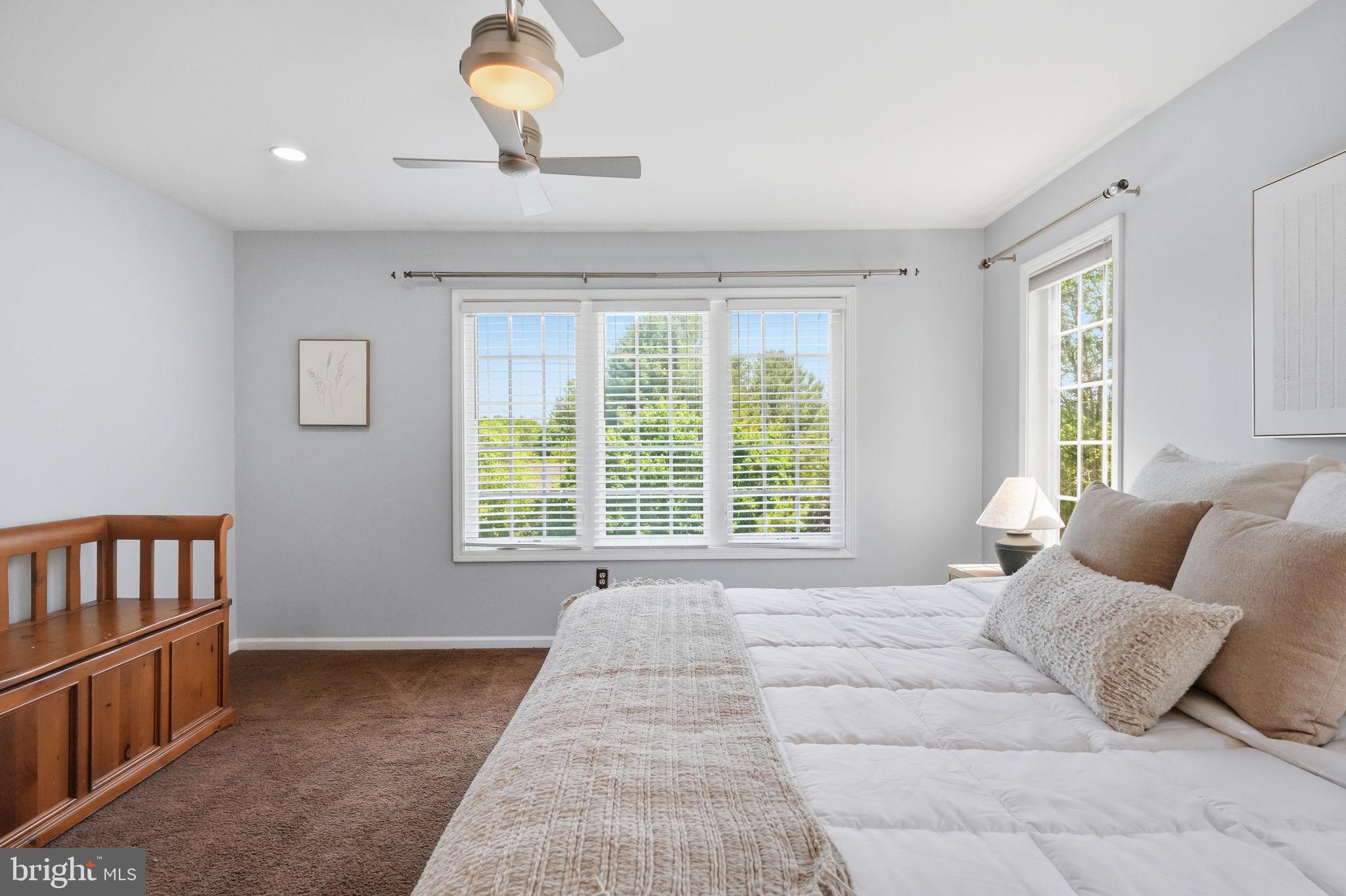 PONDS EDGE - Residential