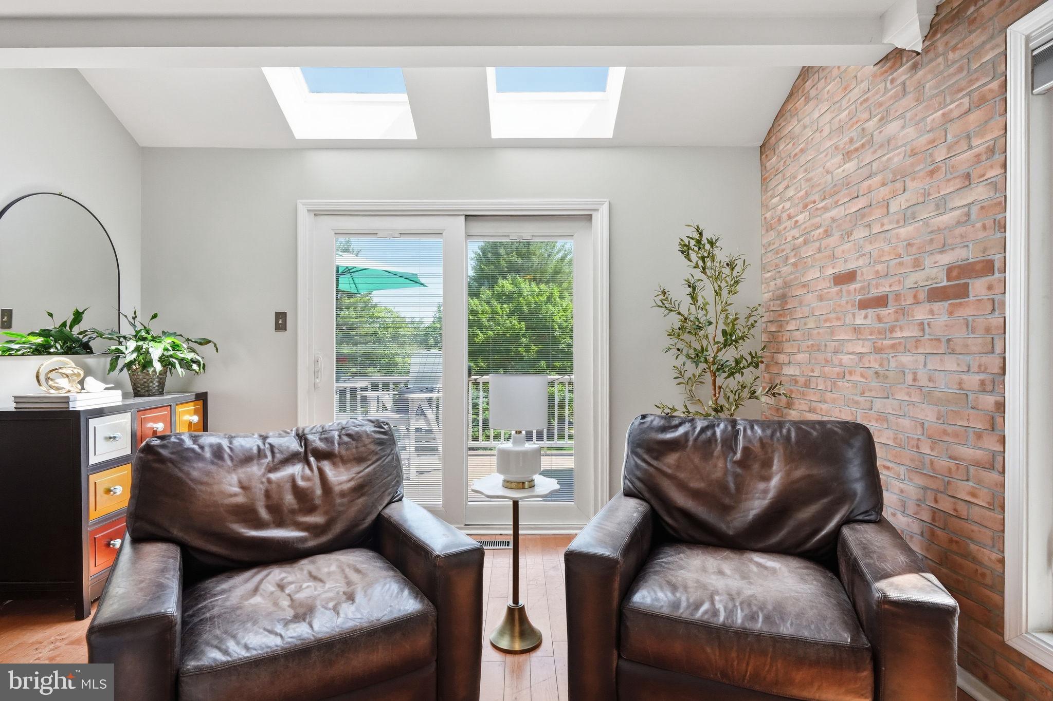 PONDS EDGE - Residential