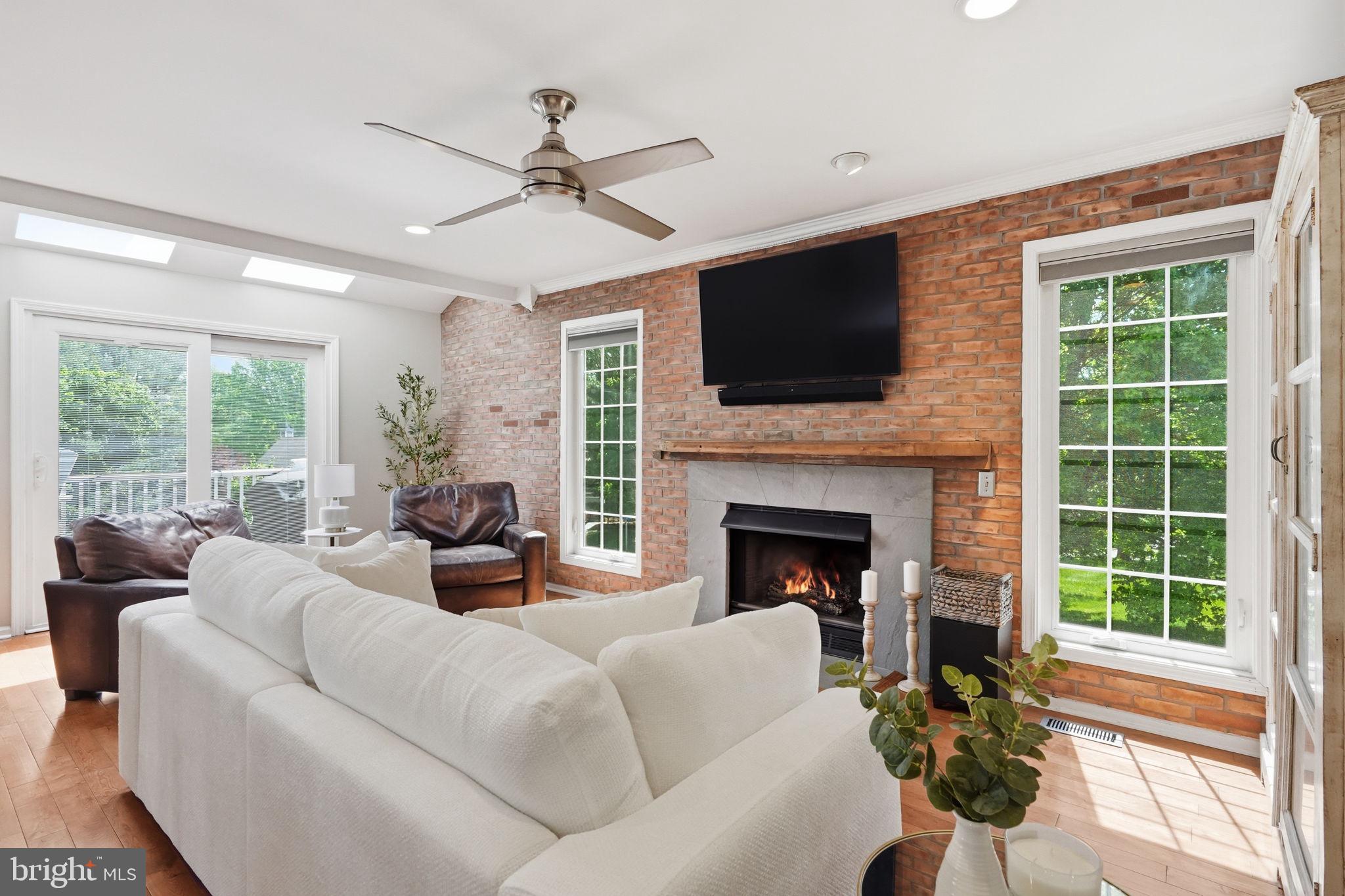 PONDS EDGE - Residential