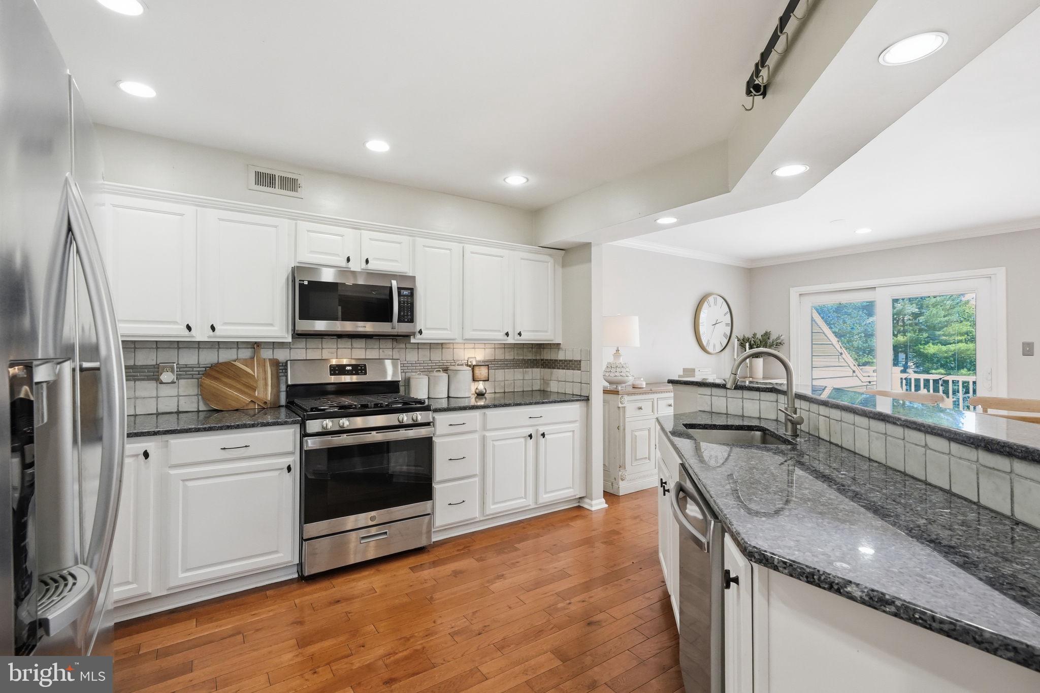 PONDS EDGE - Residential