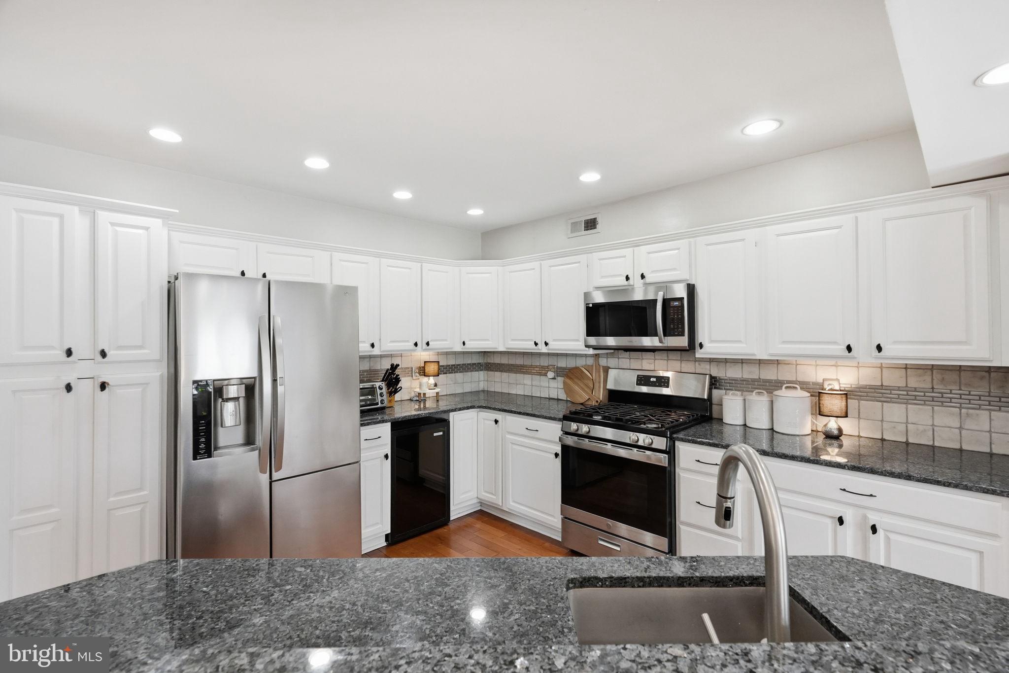 PONDS EDGE - Residential