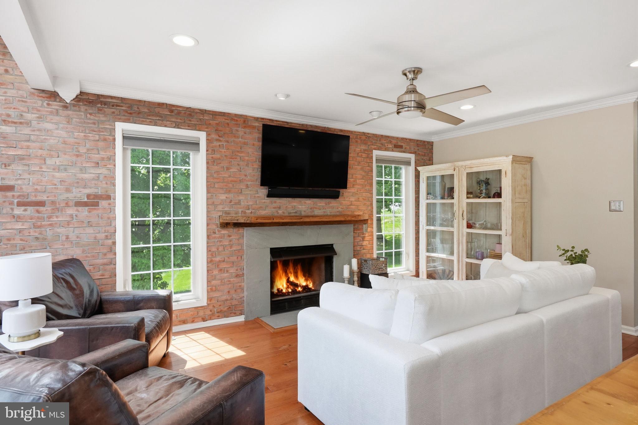 PONDS EDGE - Residential