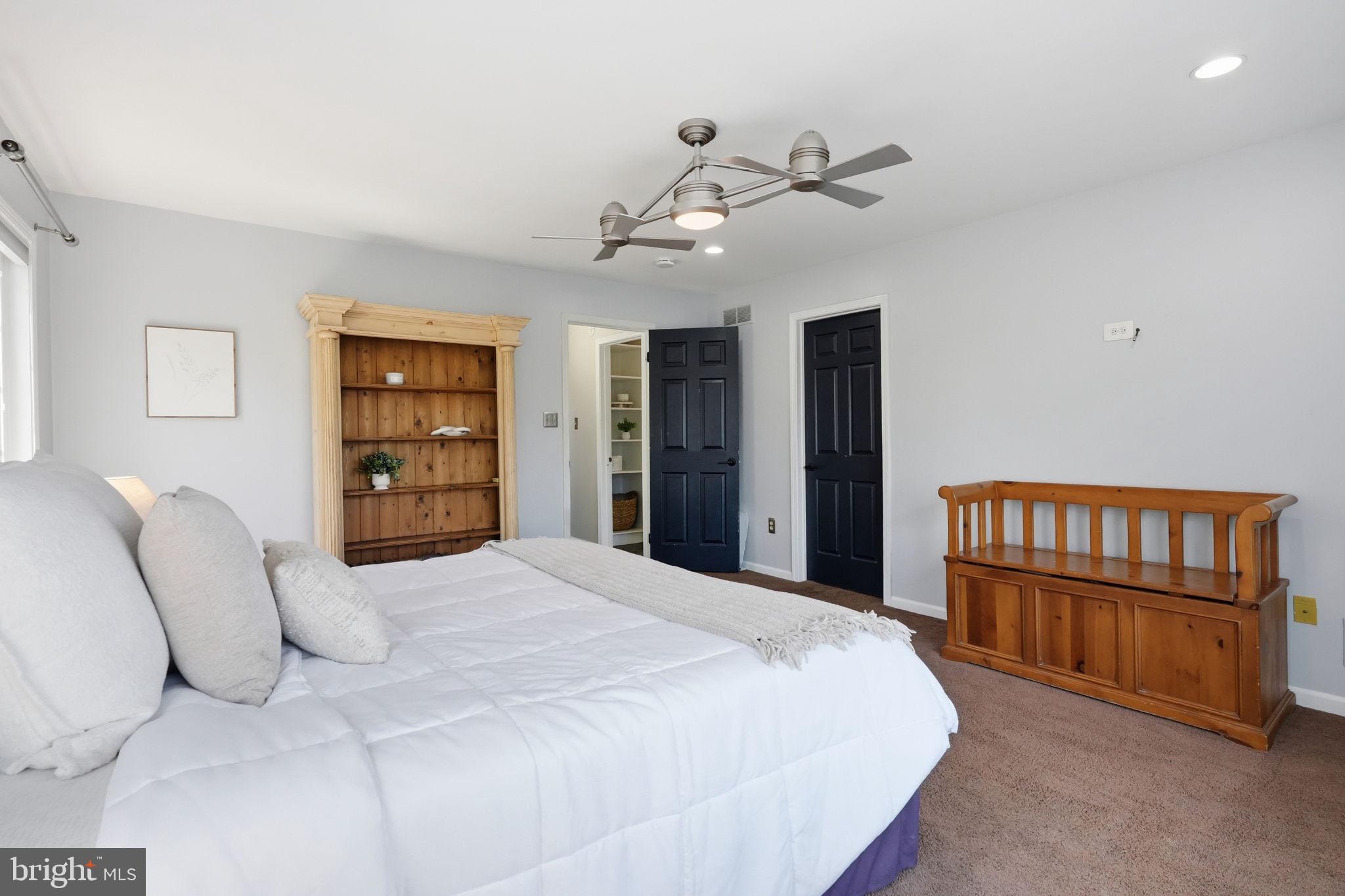 PONDS EDGE - Residential