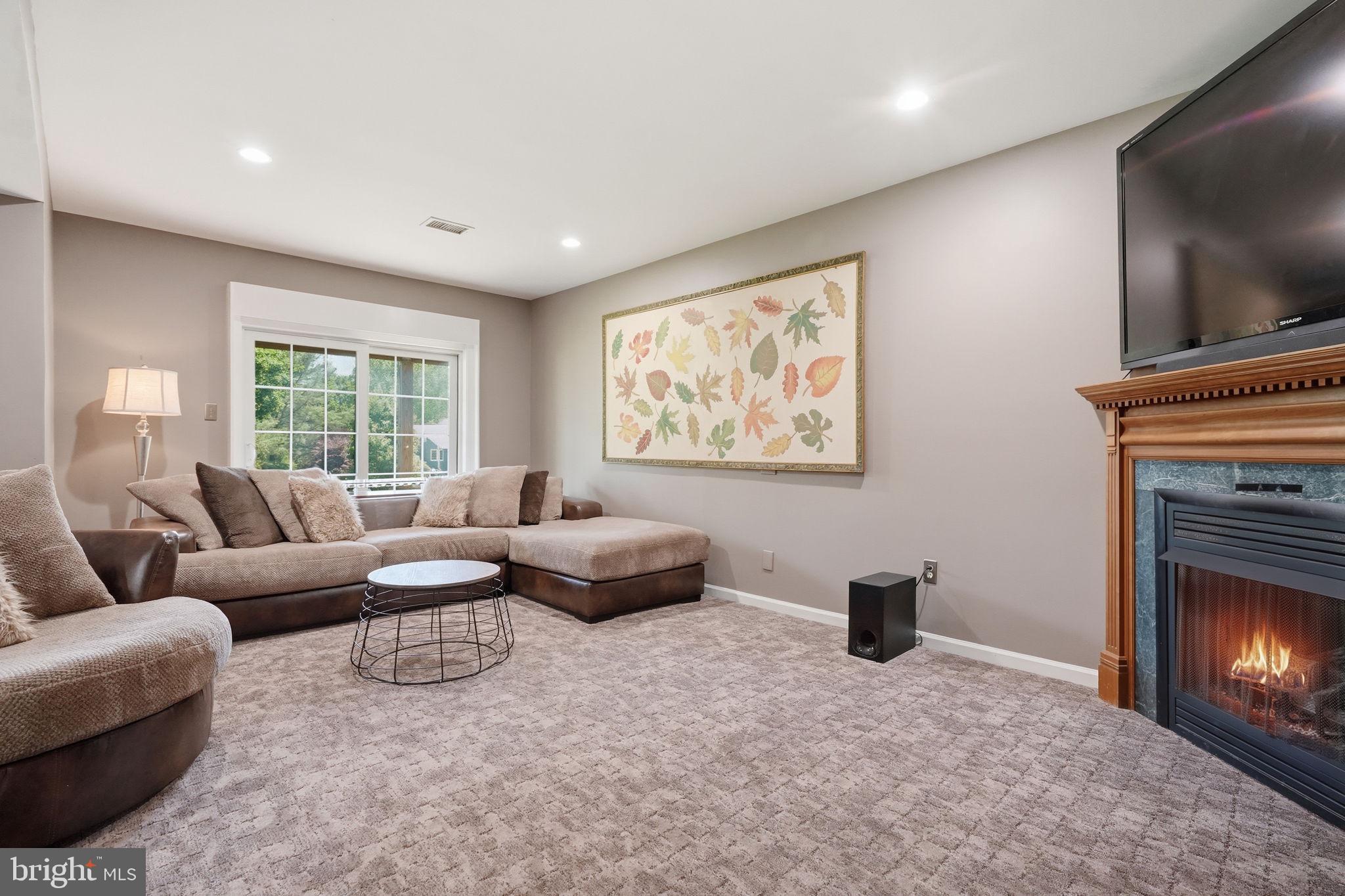 PONDS EDGE - Residential