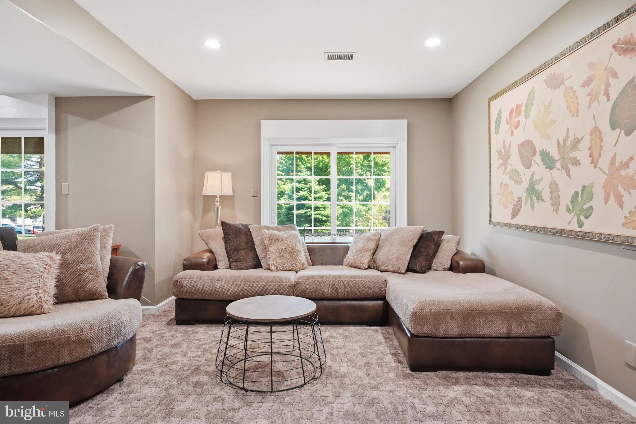 PONDS EDGE - Residential