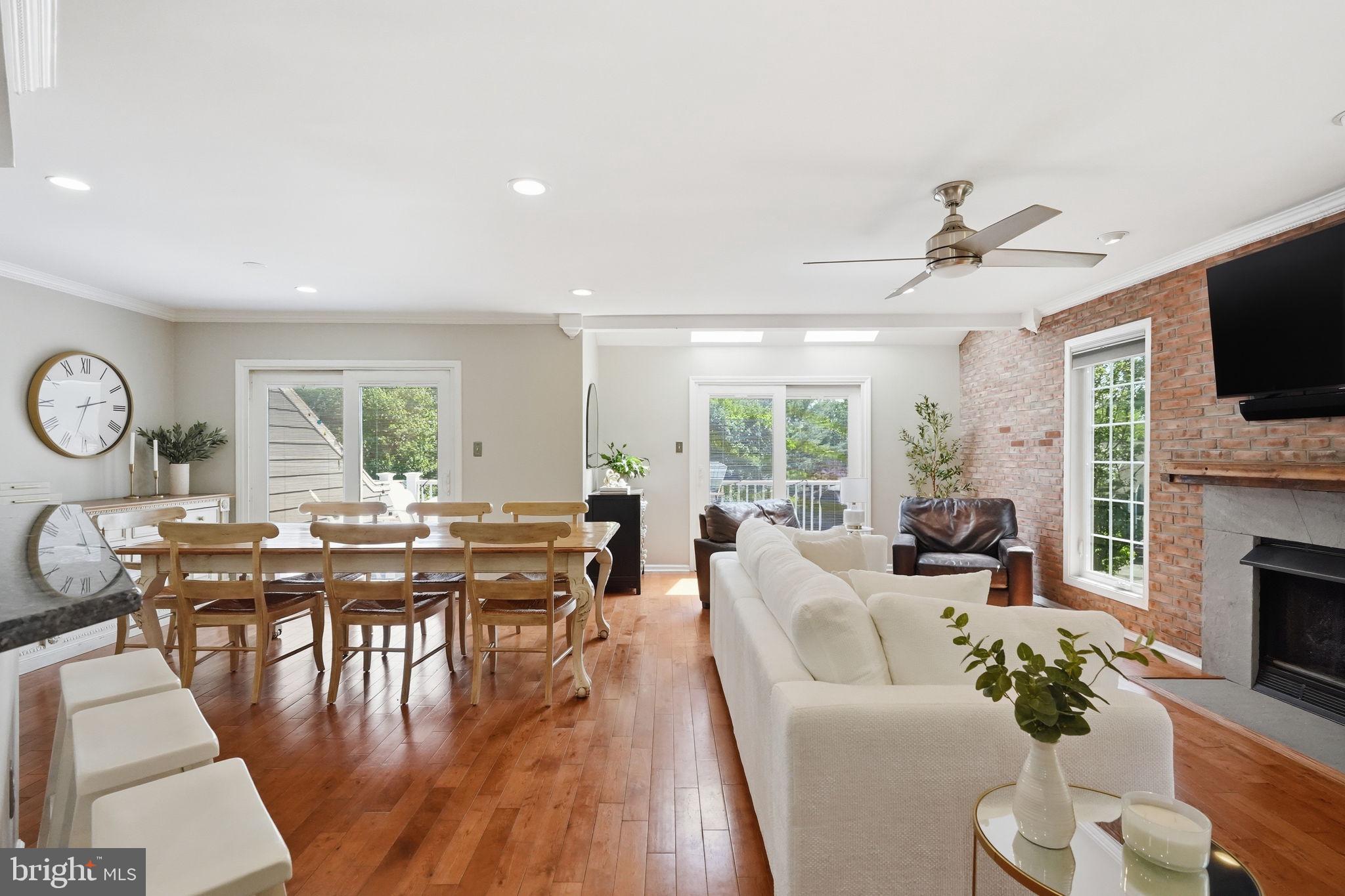 PONDS EDGE - Residential