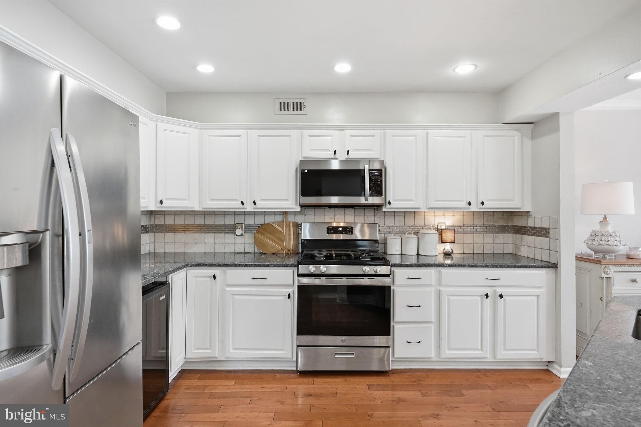 PONDS EDGE - Residential