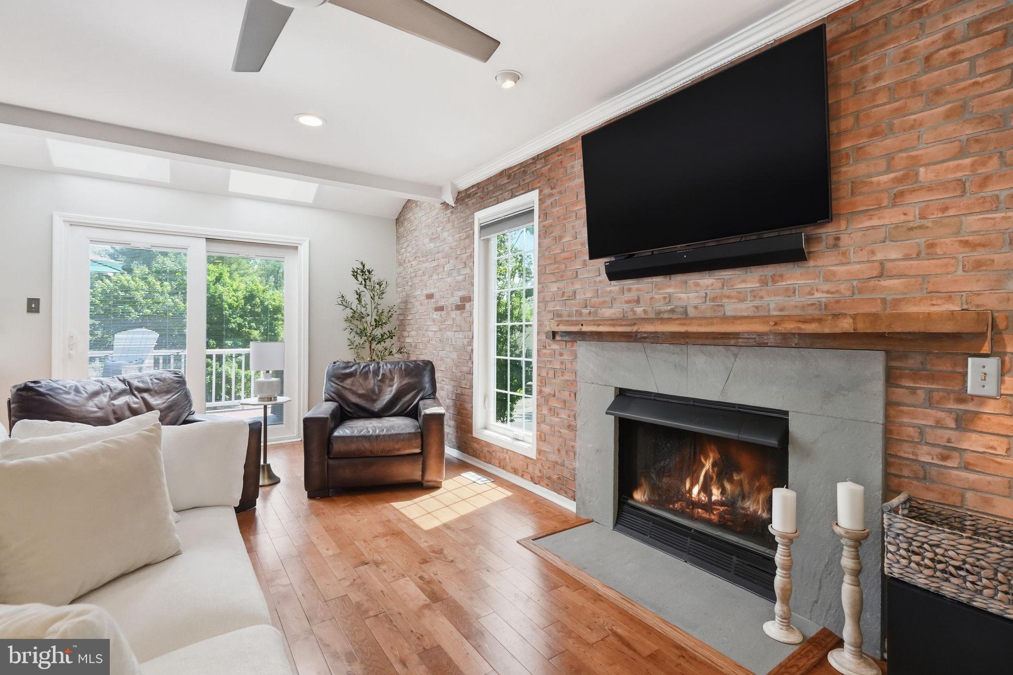 PONDS EDGE - Residential