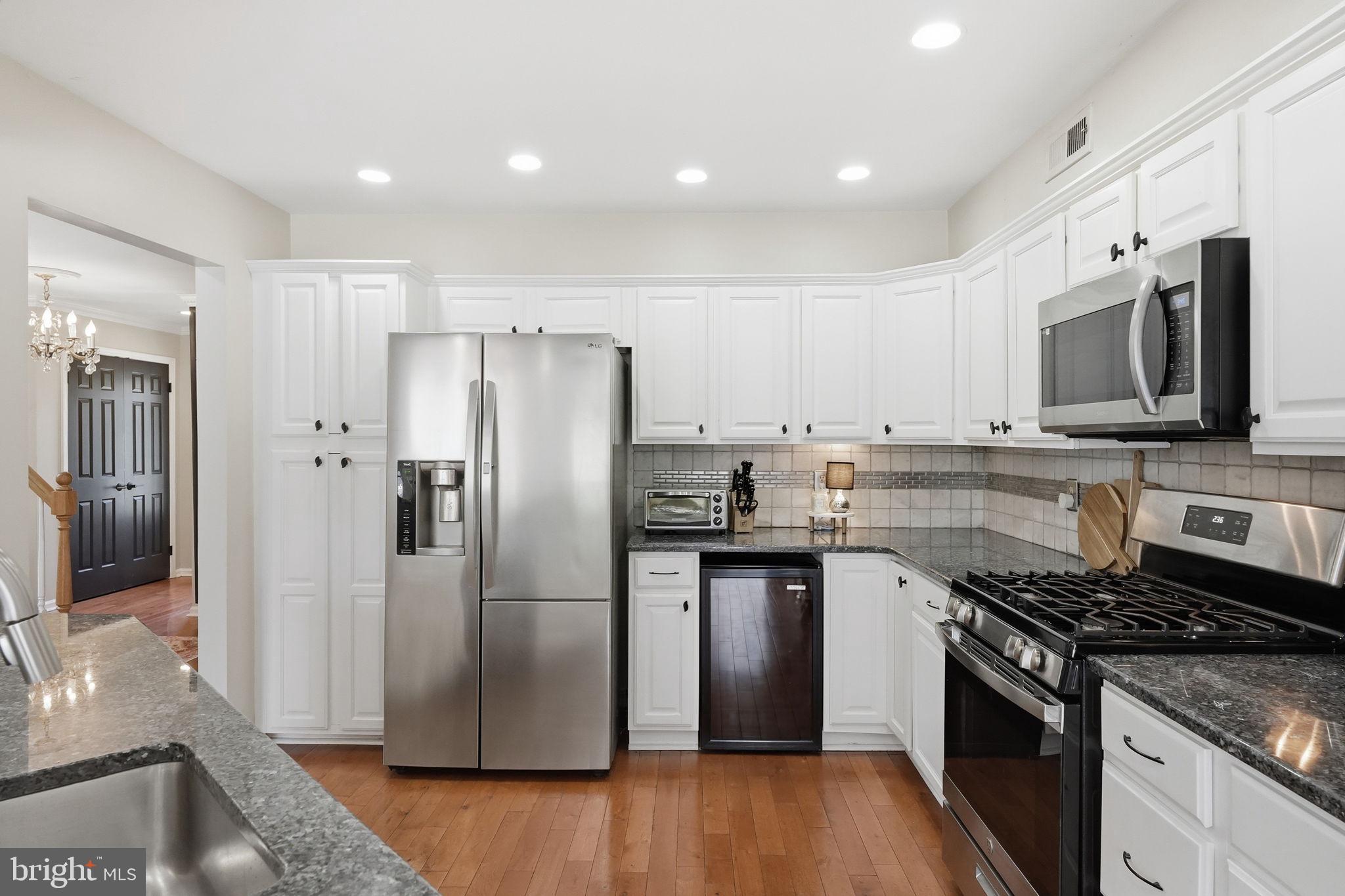 PONDS EDGE - Residential