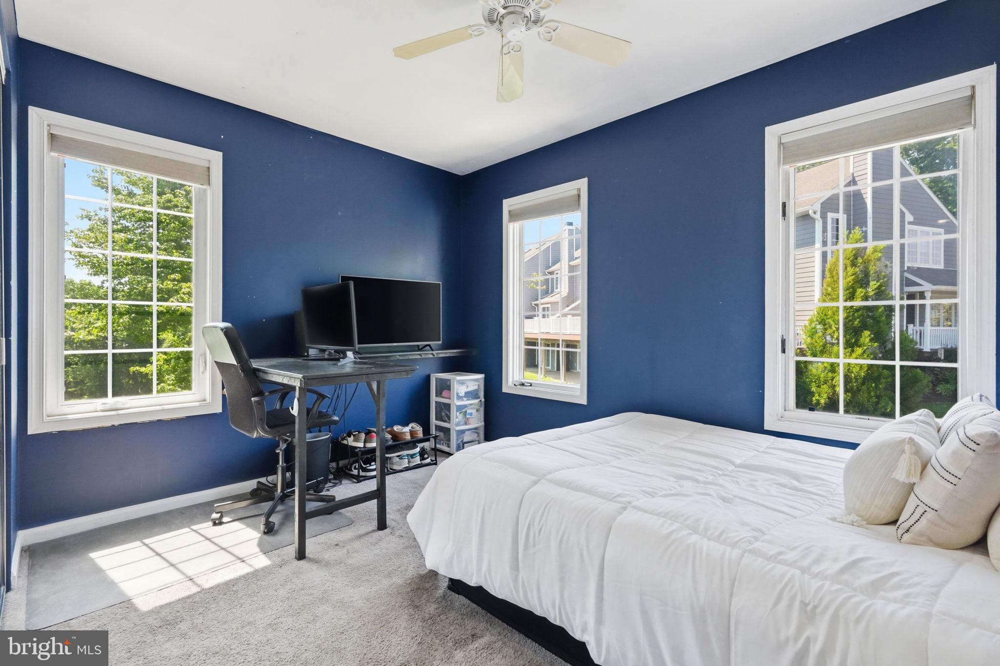 PONDS EDGE - Residential