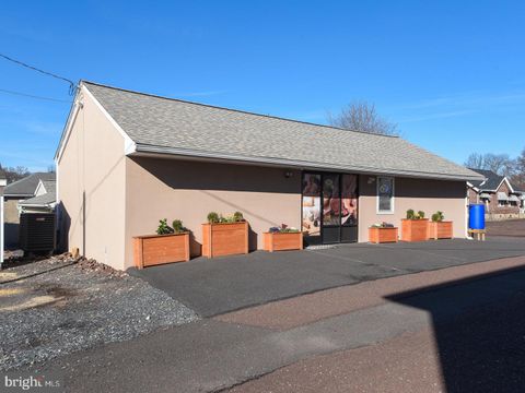 Photo of 17 Second St, SOUDERTON, PA 18964 (MLS # PAMC2163054)