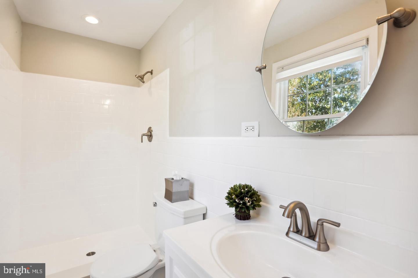 WOODHAVEN - Residential Lease