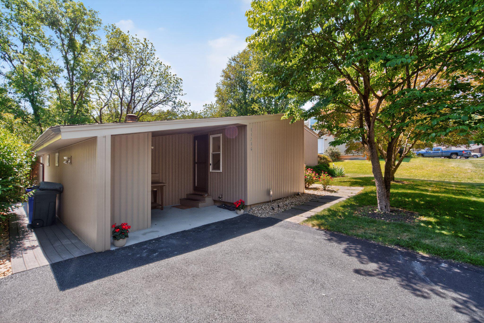 QUINCE ORCHARD KNOLLS - Residential