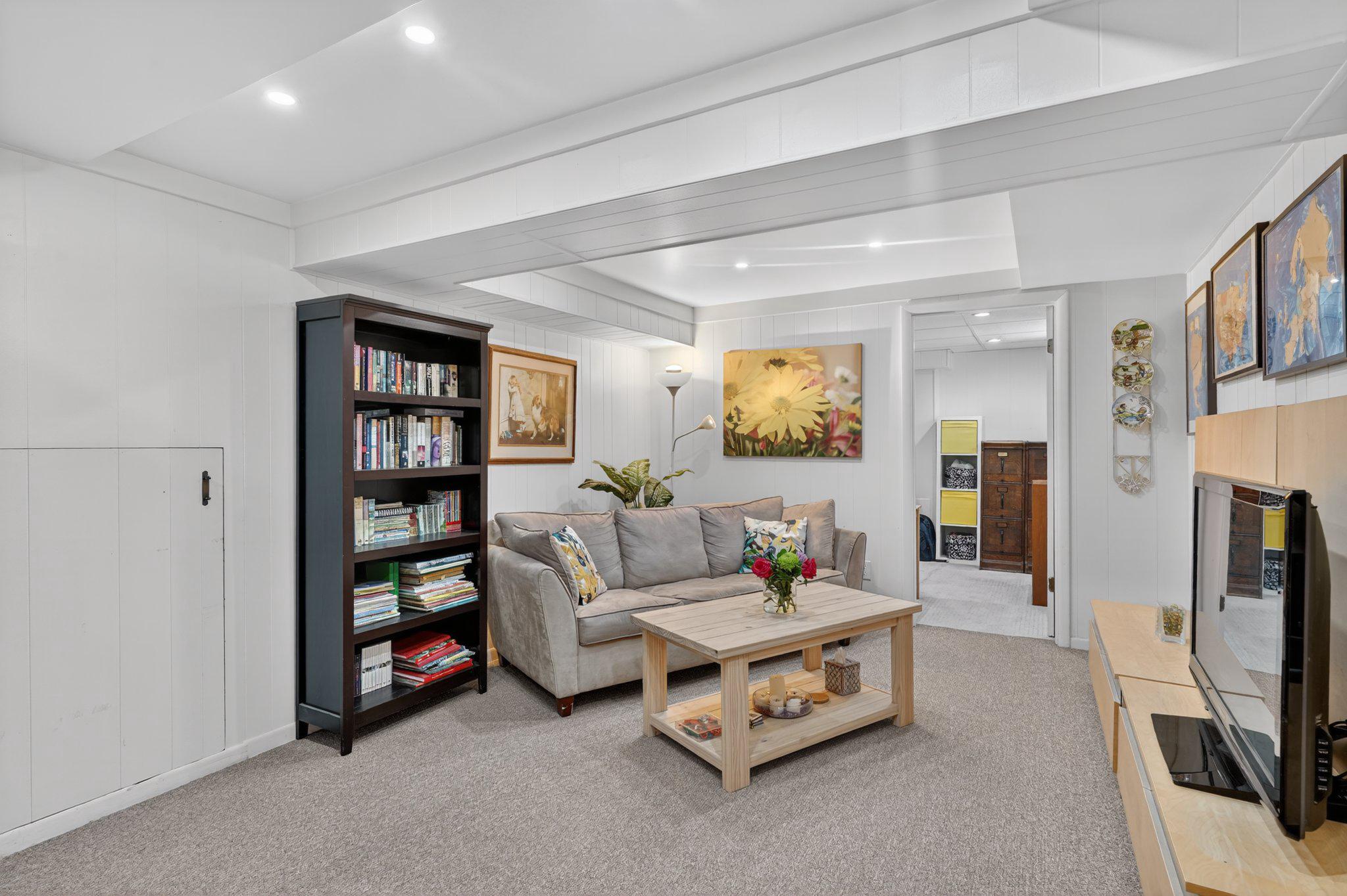 QUINCE ORCHARD KNOLLS - Residential