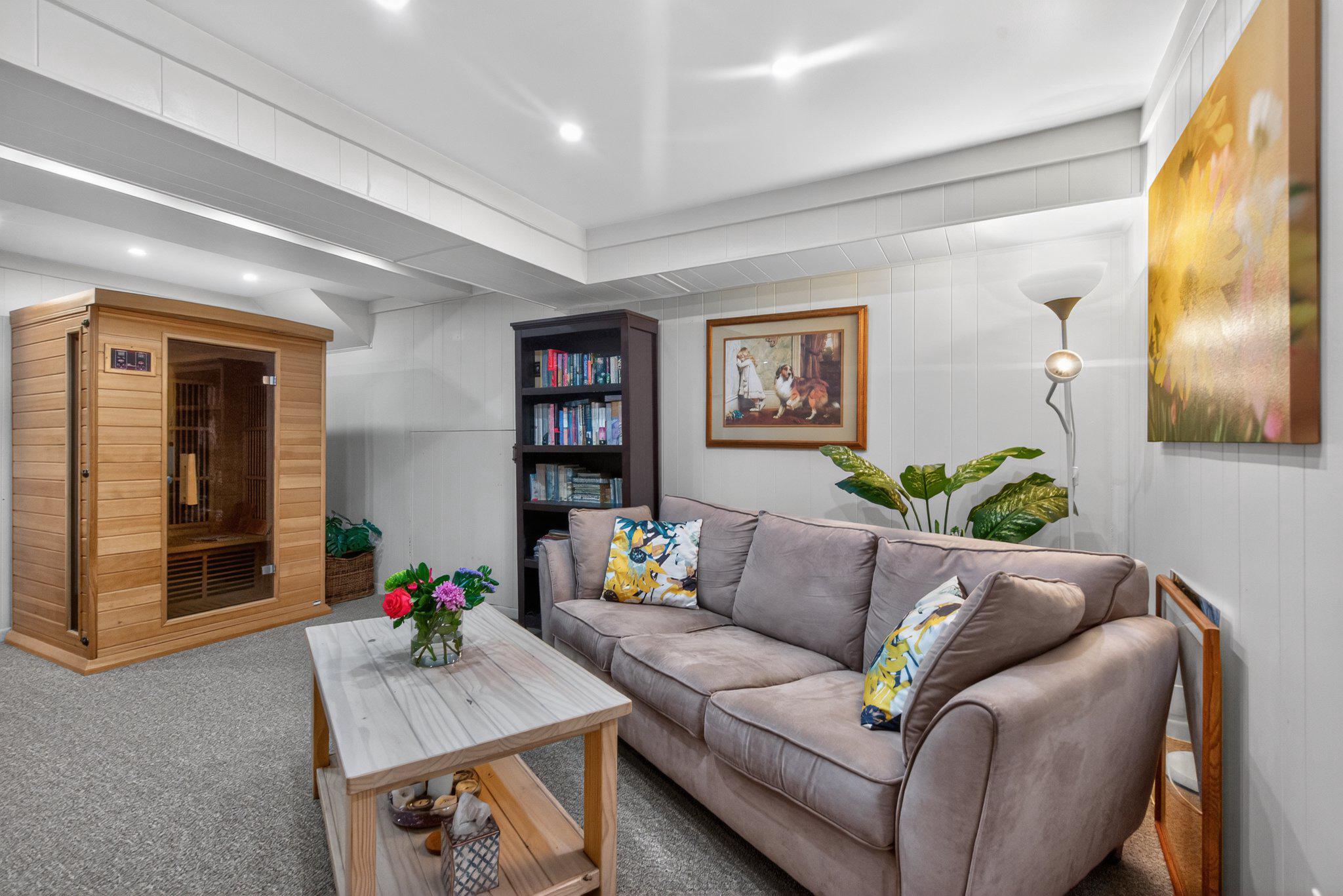 QUINCE ORCHARD KNOLLS - Residential