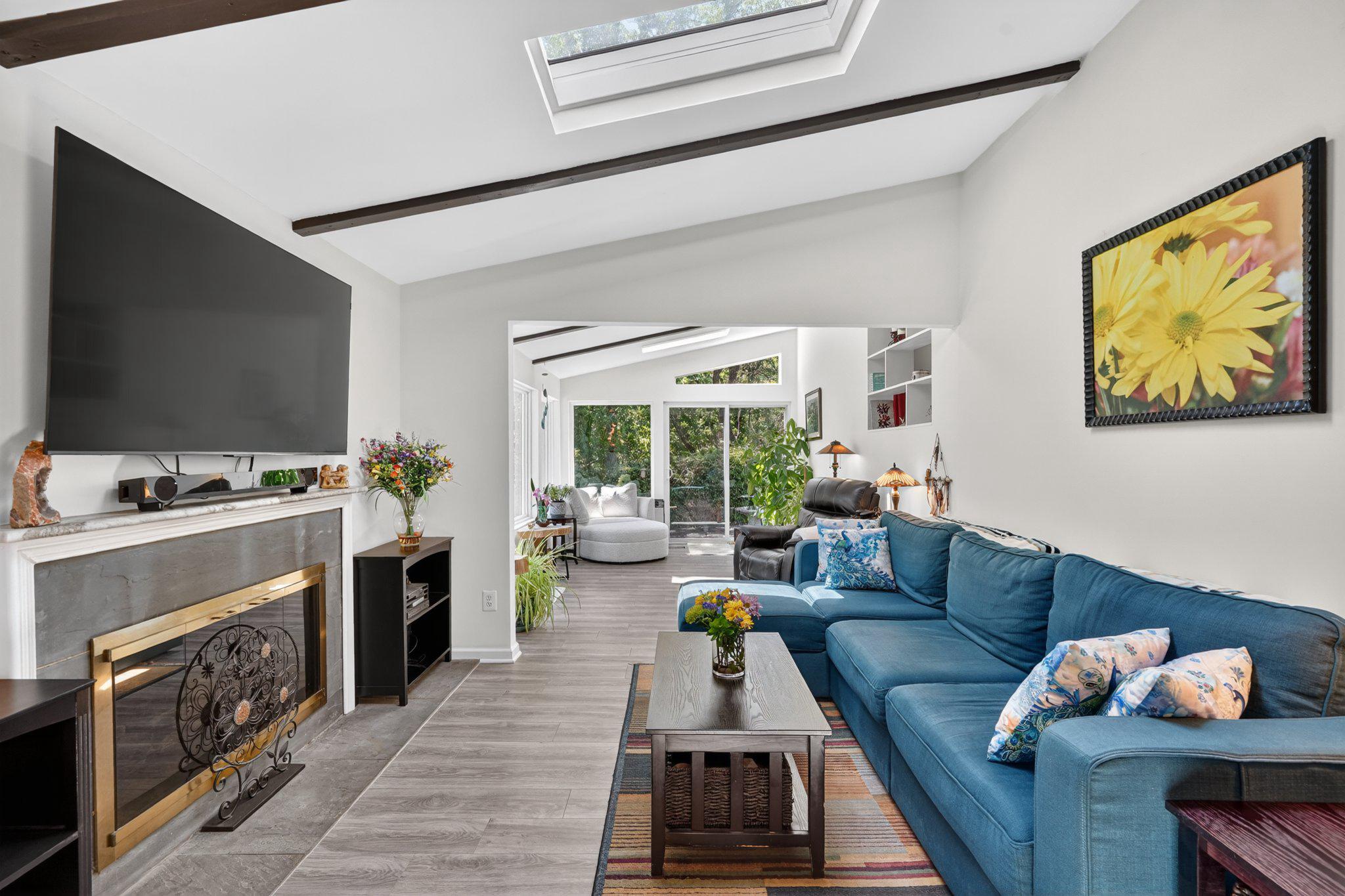 QUINCE ORCHARD KNOLLS - Residential