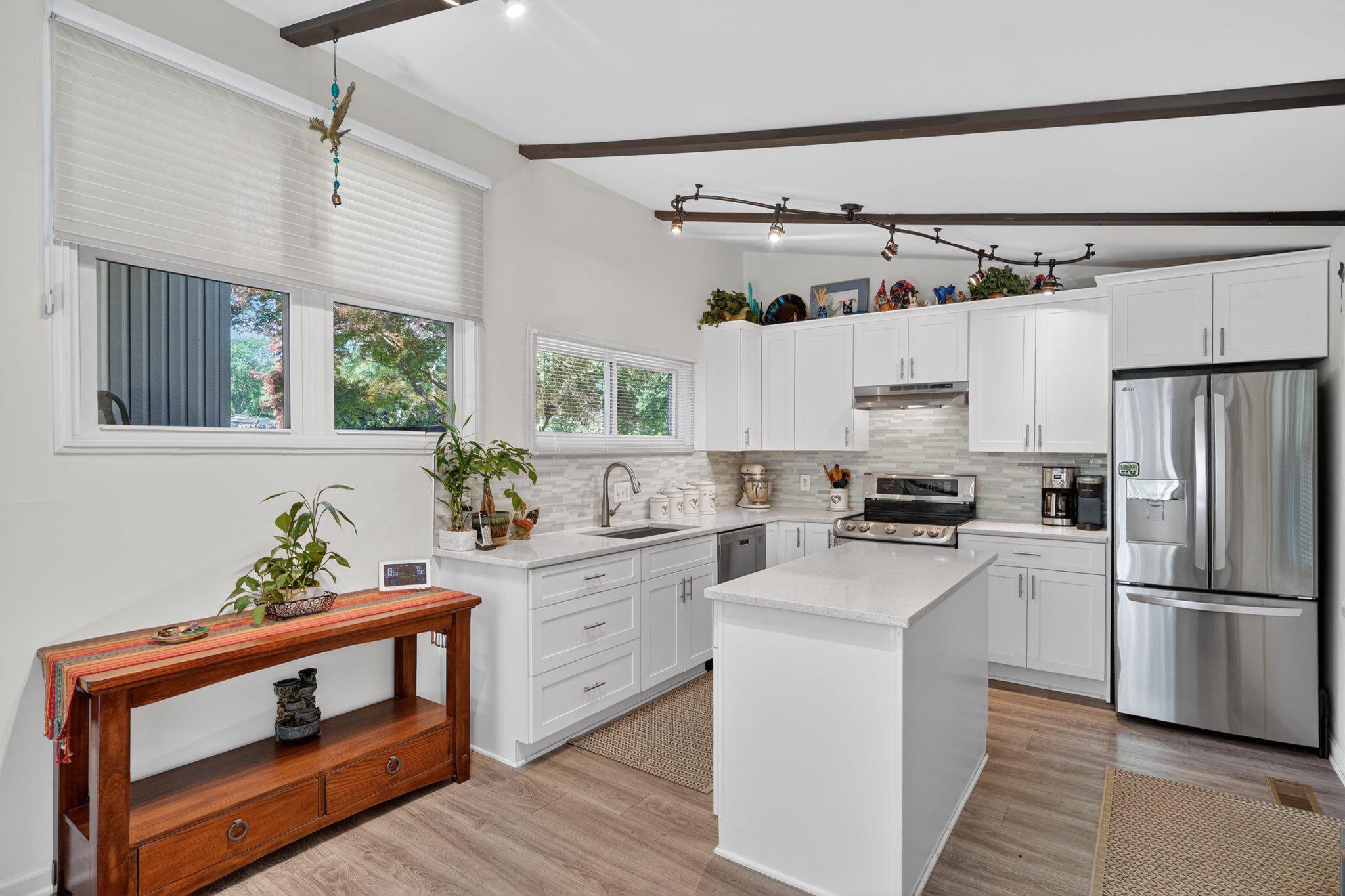 QUINCE ORCHARD KNOLLS - Residential