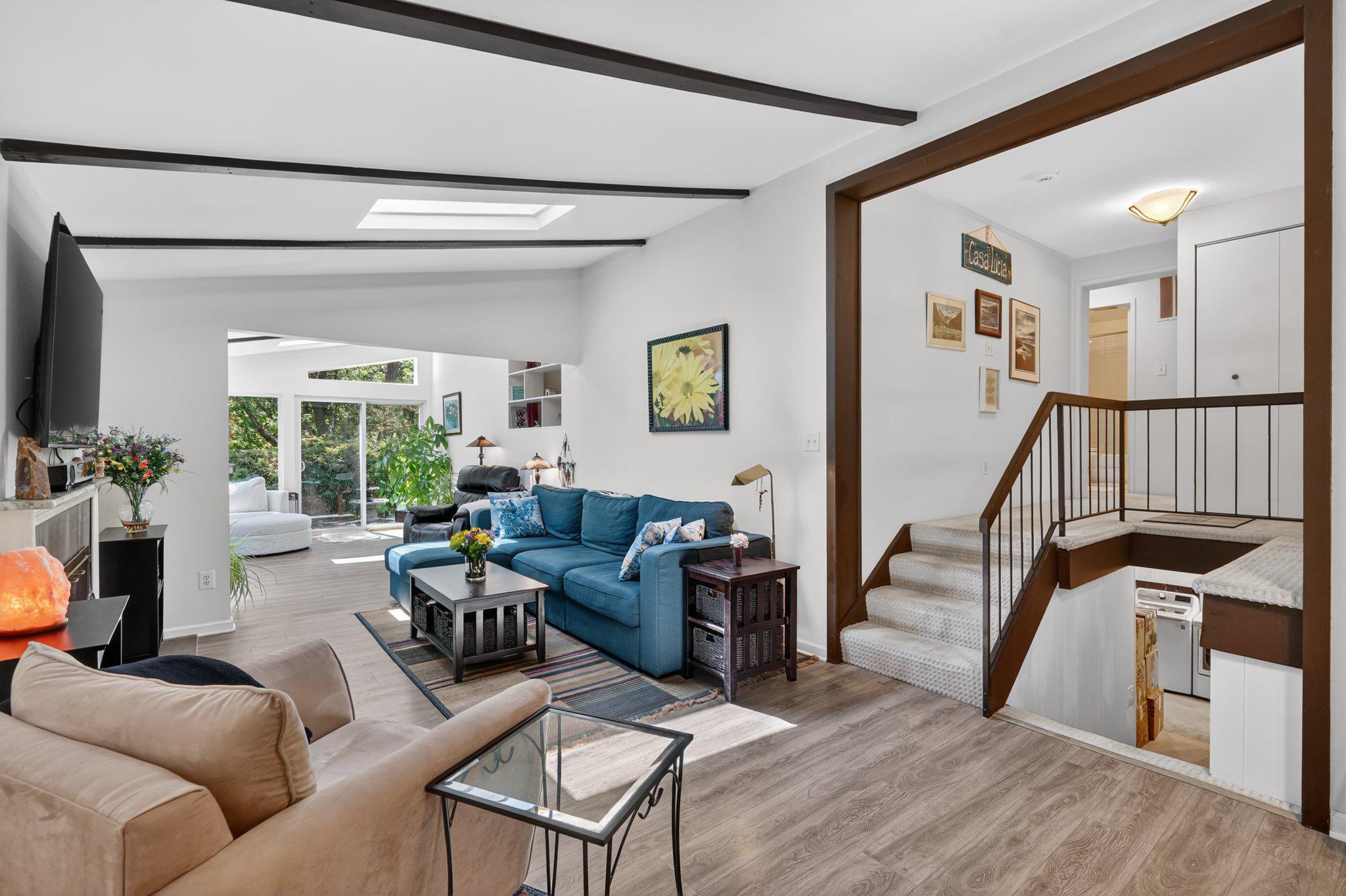 QUINCE ORCHARD KNOLLS - Residential