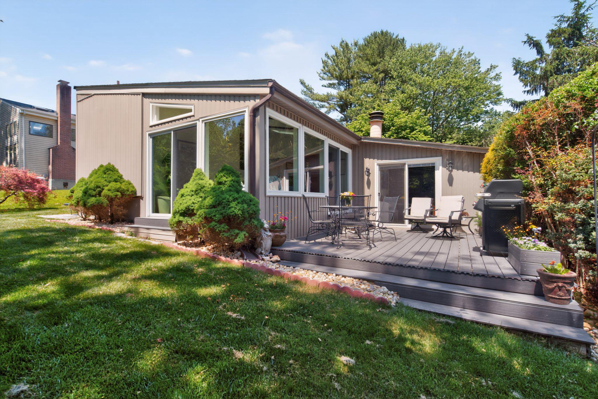 QUINCE ORCHARD KNOLLS - Residential