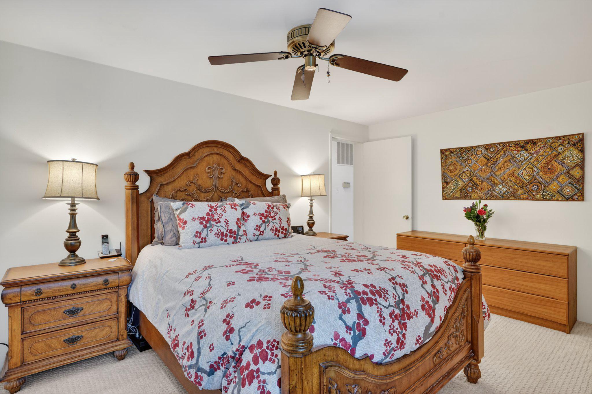 QUINCE ORCHARD KNOLLS - Residential